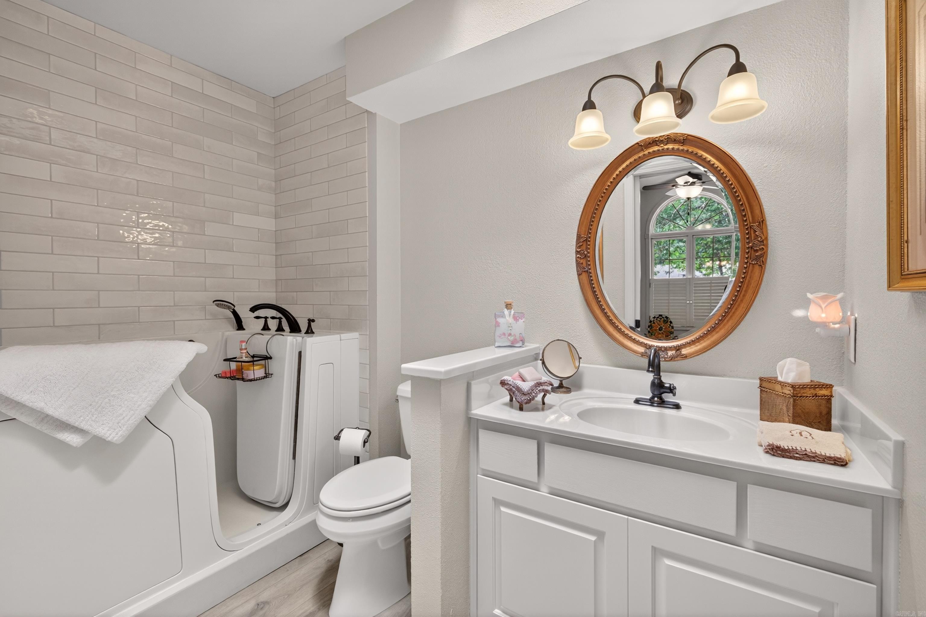 VILLA ALEGRE COURTS - Residential