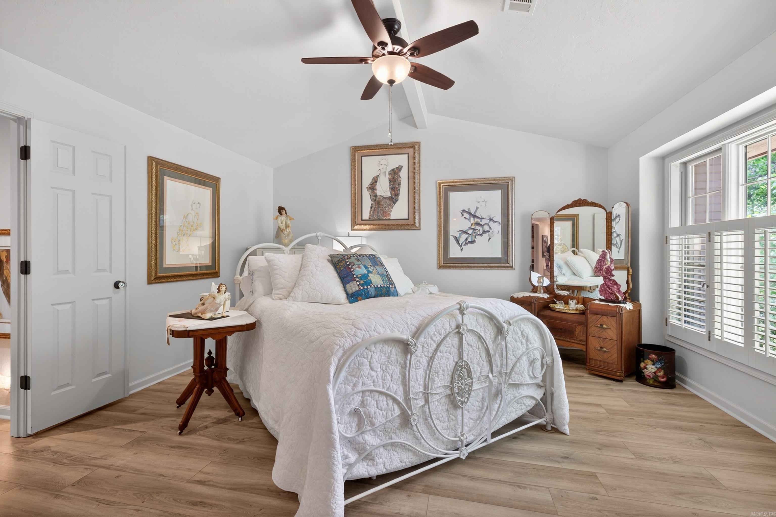 VILLA ALEGRE COURTS - Residential