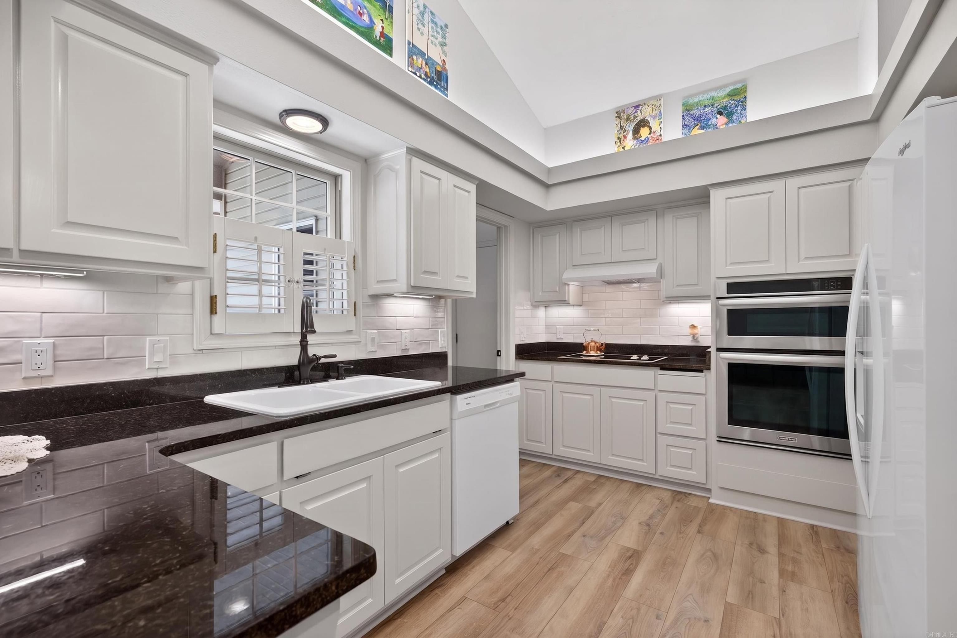 VILLA ALEGRE COURTS - Residential
