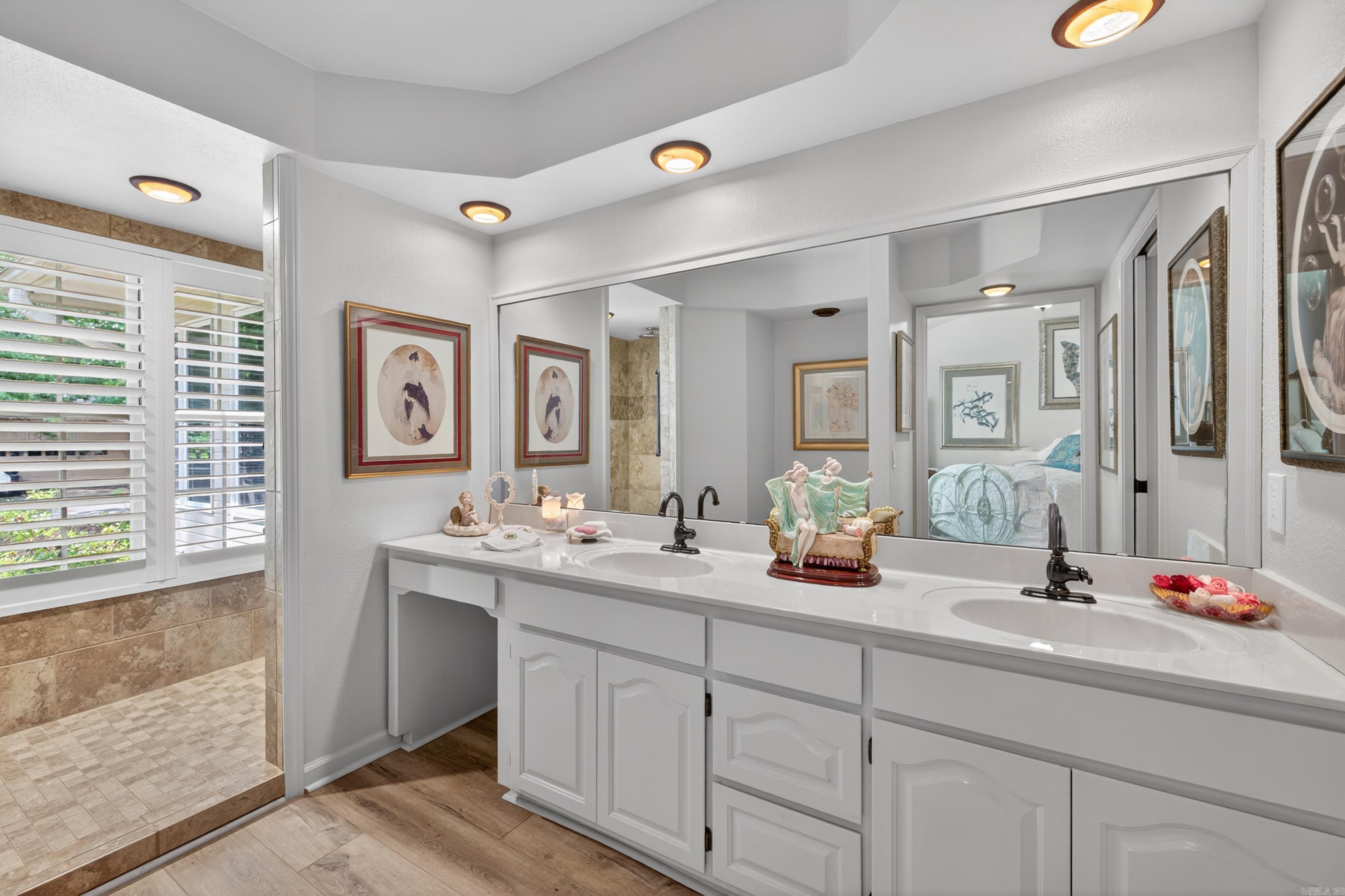 VILLA ALEGRE COURTS - Residential