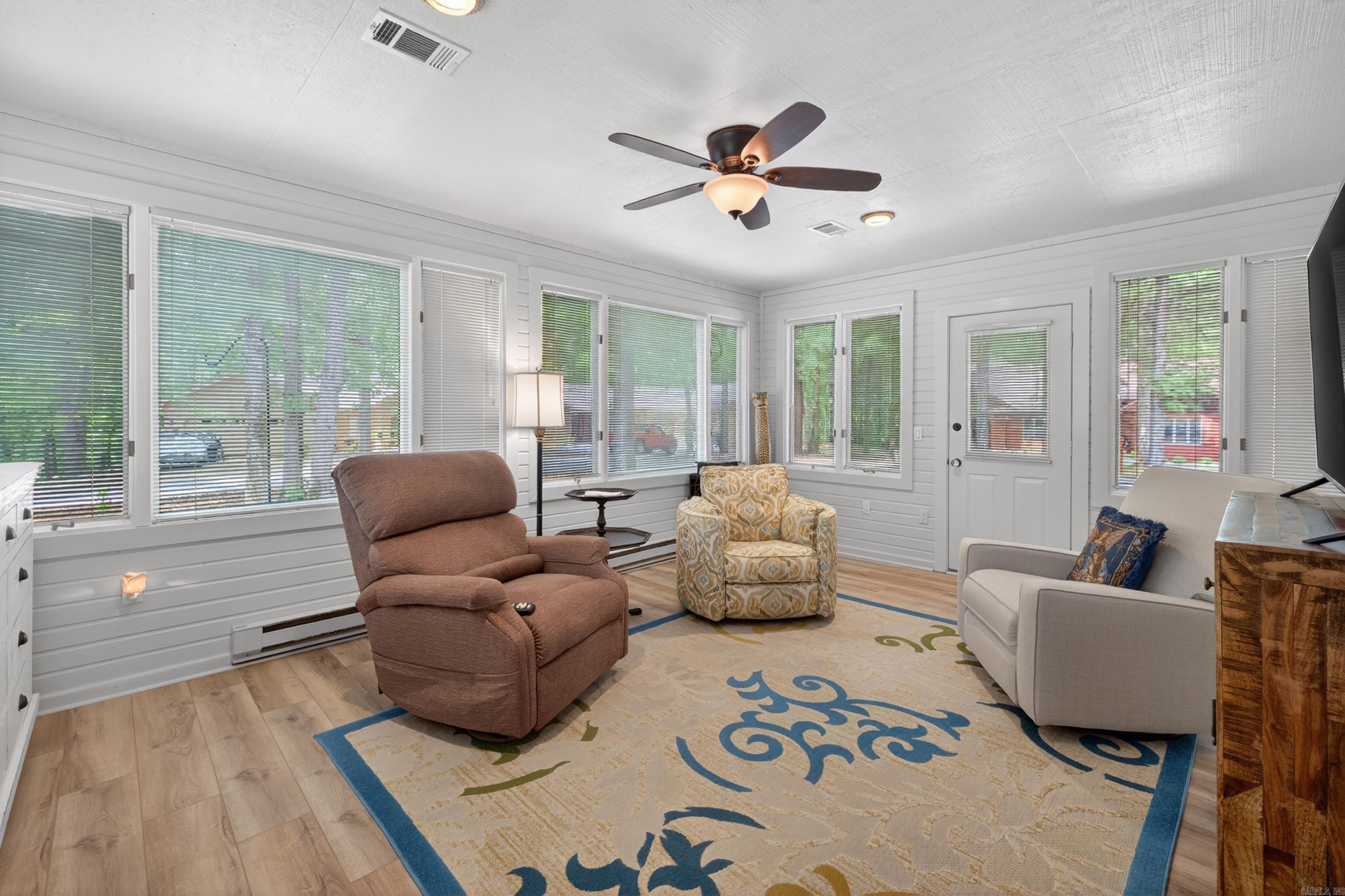 VILLA ALEGRE COURTS - Residential