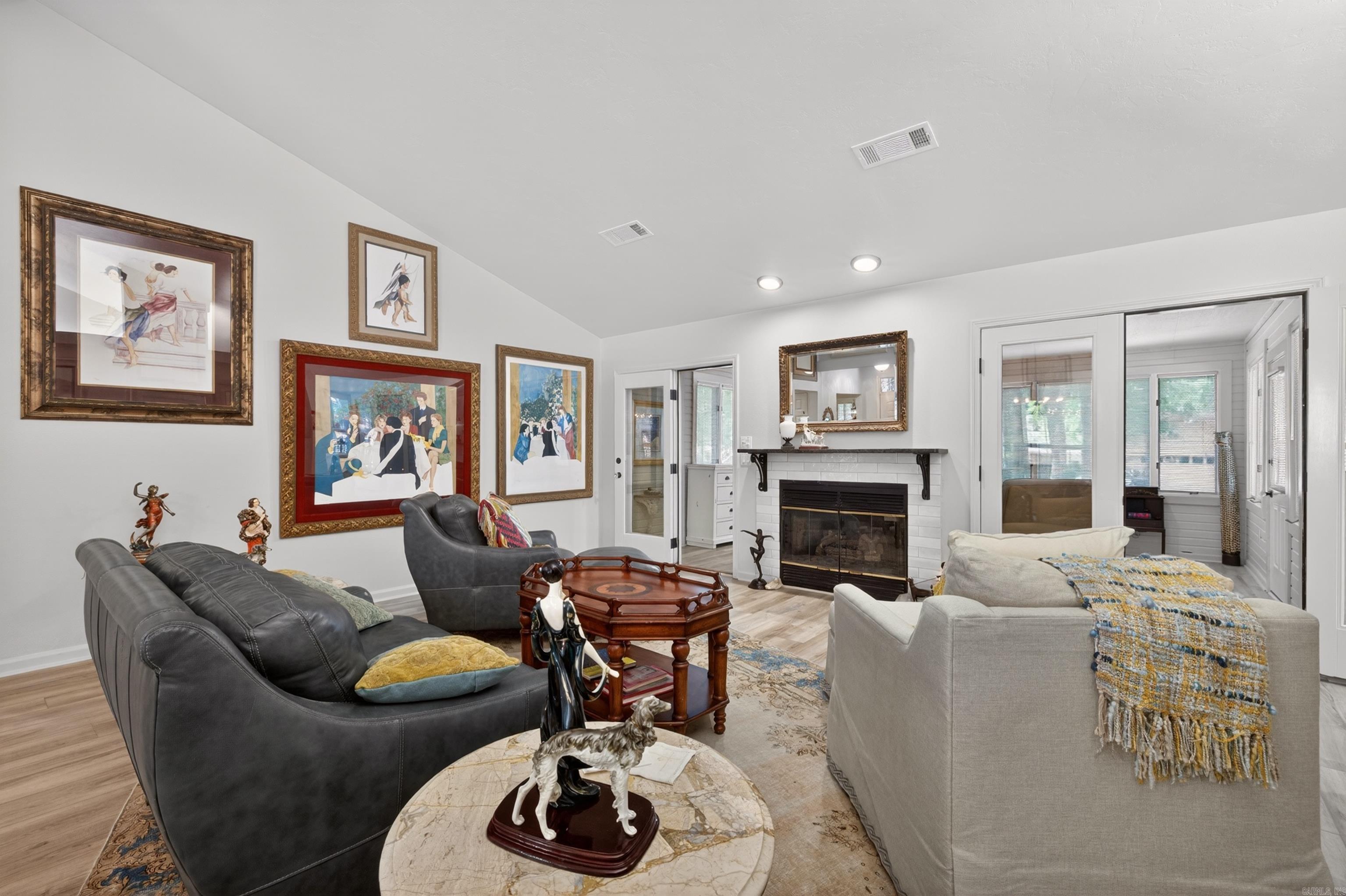 VILLA ALEGRE COURTS - Residential