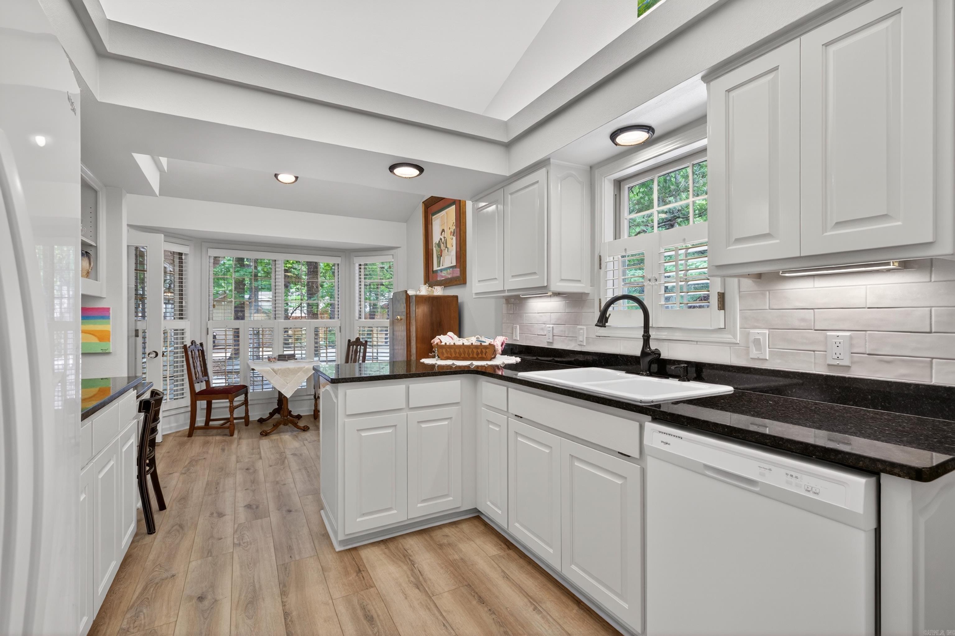 VILLA ALEGRE COURTS - Residential