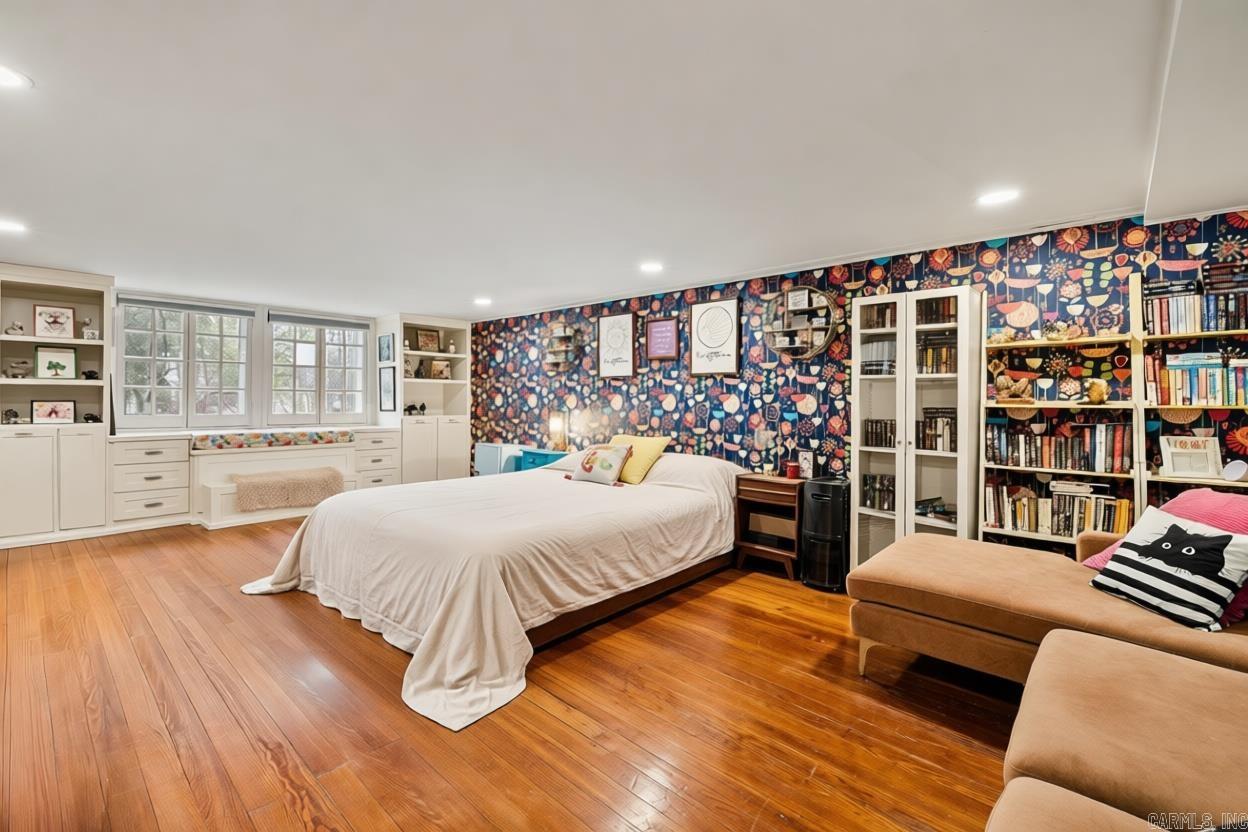 PULASKI HEIGHTS - Residential