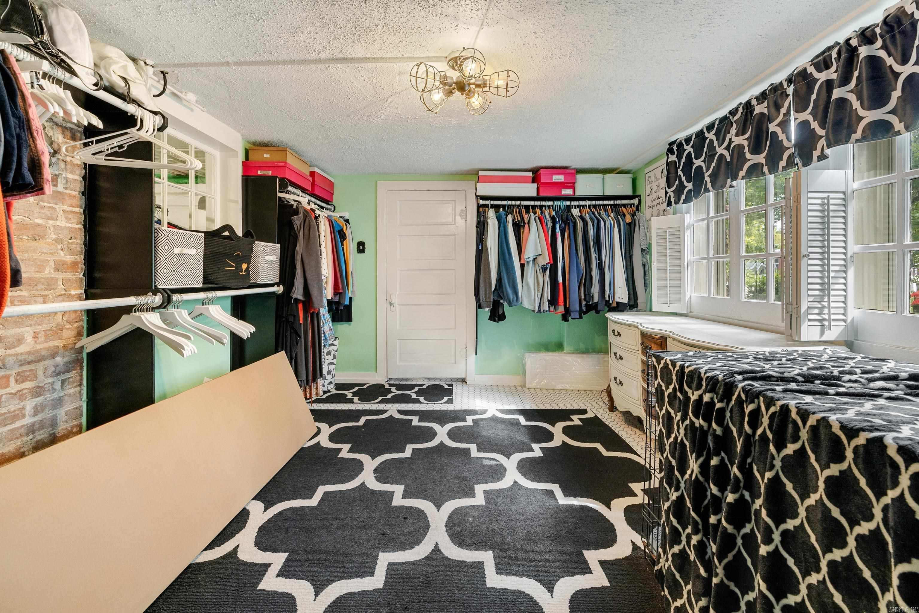 PULASKI HEIGHTS - Residential