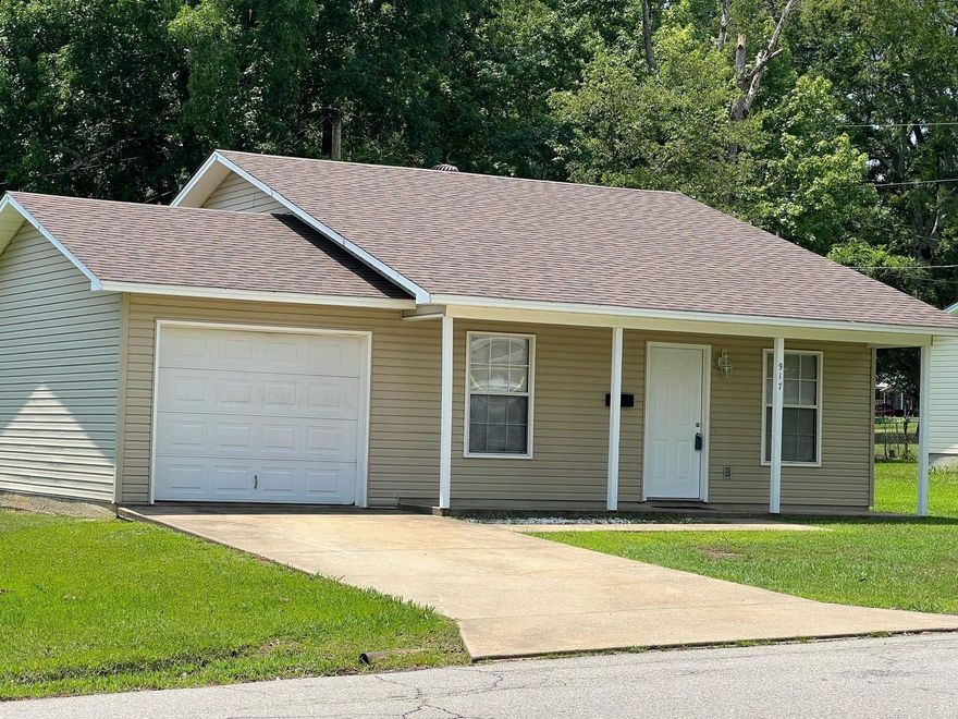 Talk about location! All of Tyndall Park at your front door. Playgrounds, Ball Fields, Walking trail, pickleball courts, tennis courts, basketball courts, splash pad, skatepark, disc golf course. Now that's convenience. Also seconds to Benton Middle, Jr. and High School and Angie Grant Elementary. This all electric home is ready for you to move in. Single car garage! 3 bed 2 bath. Seller has install new electric range with oven, as well as new dishwasher. New roof less then a year old and new HVAC in the last few years.