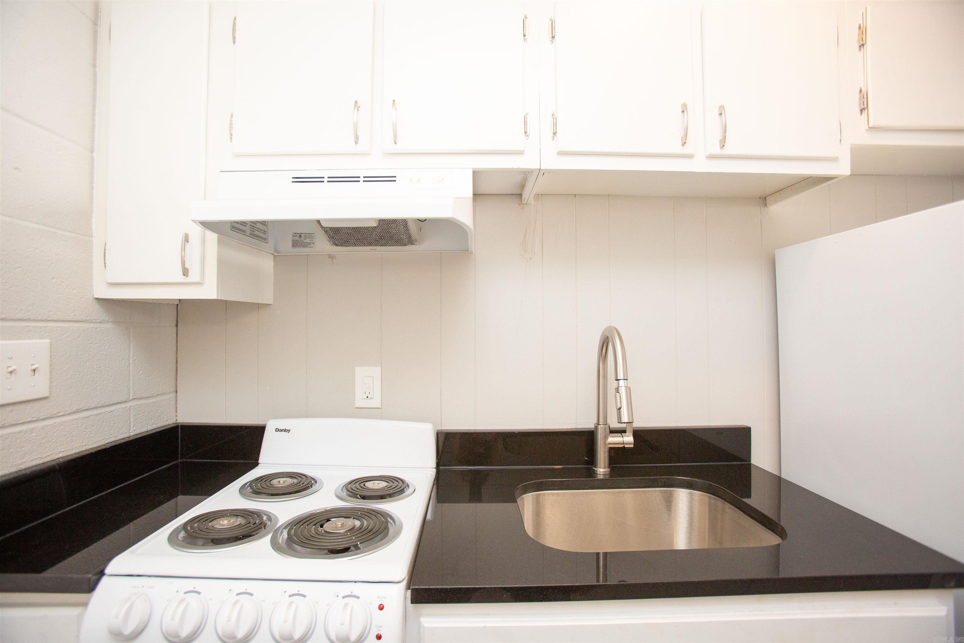 ARROW HEAD MANOR - Residential Lease