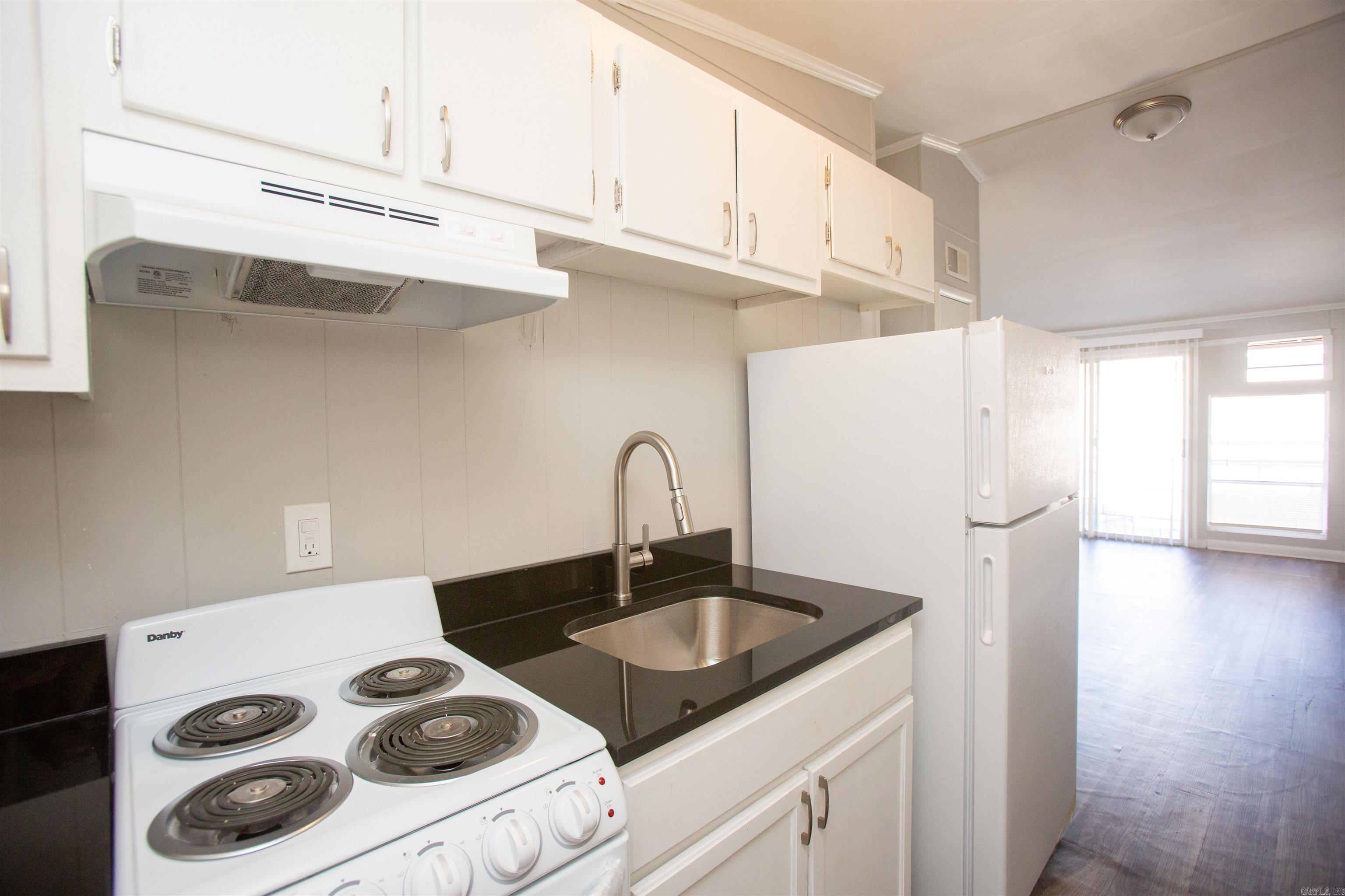 ARROW HEAD MANOR - Residential Lease