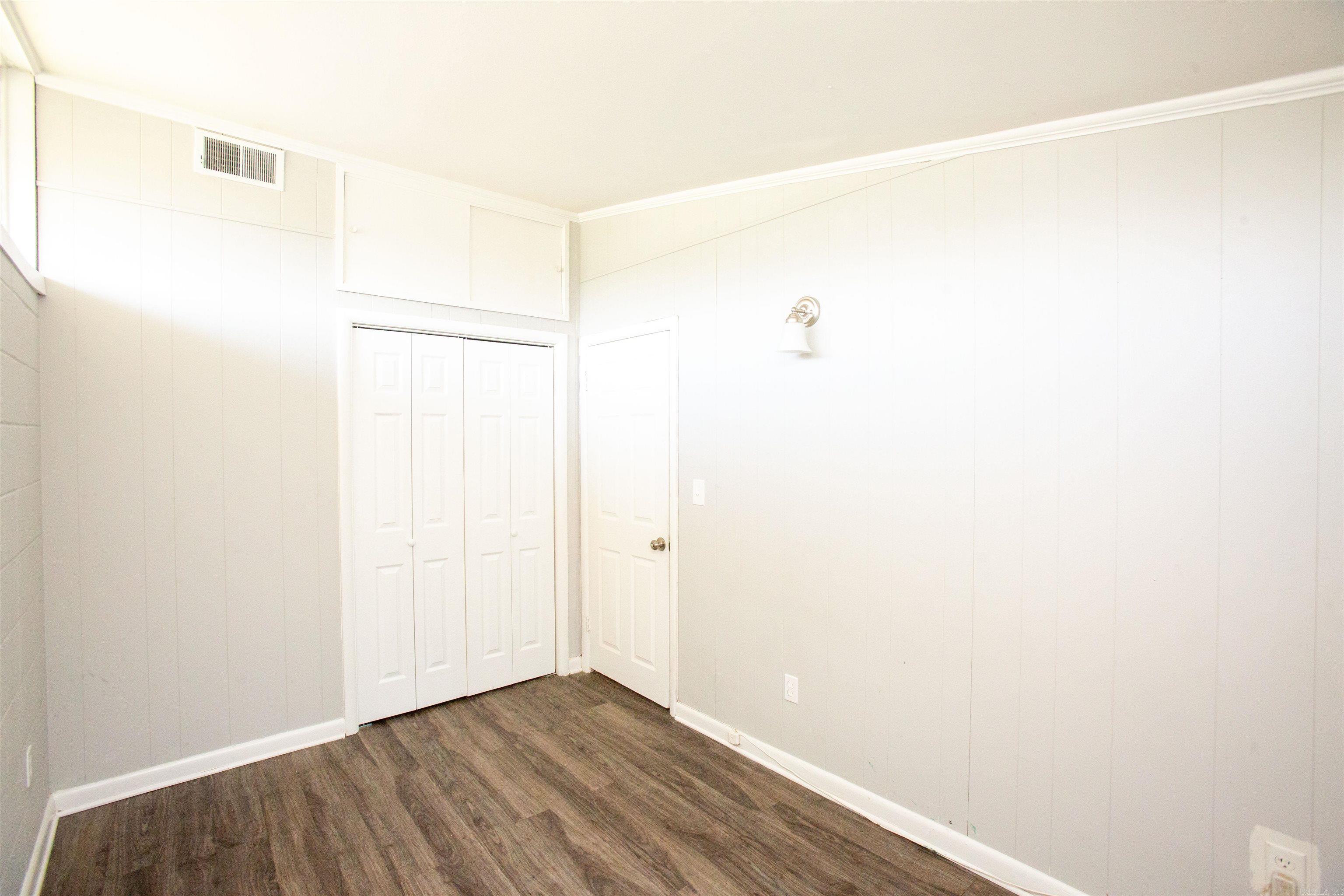 ARROW HEAD MANOR - Residential Lease