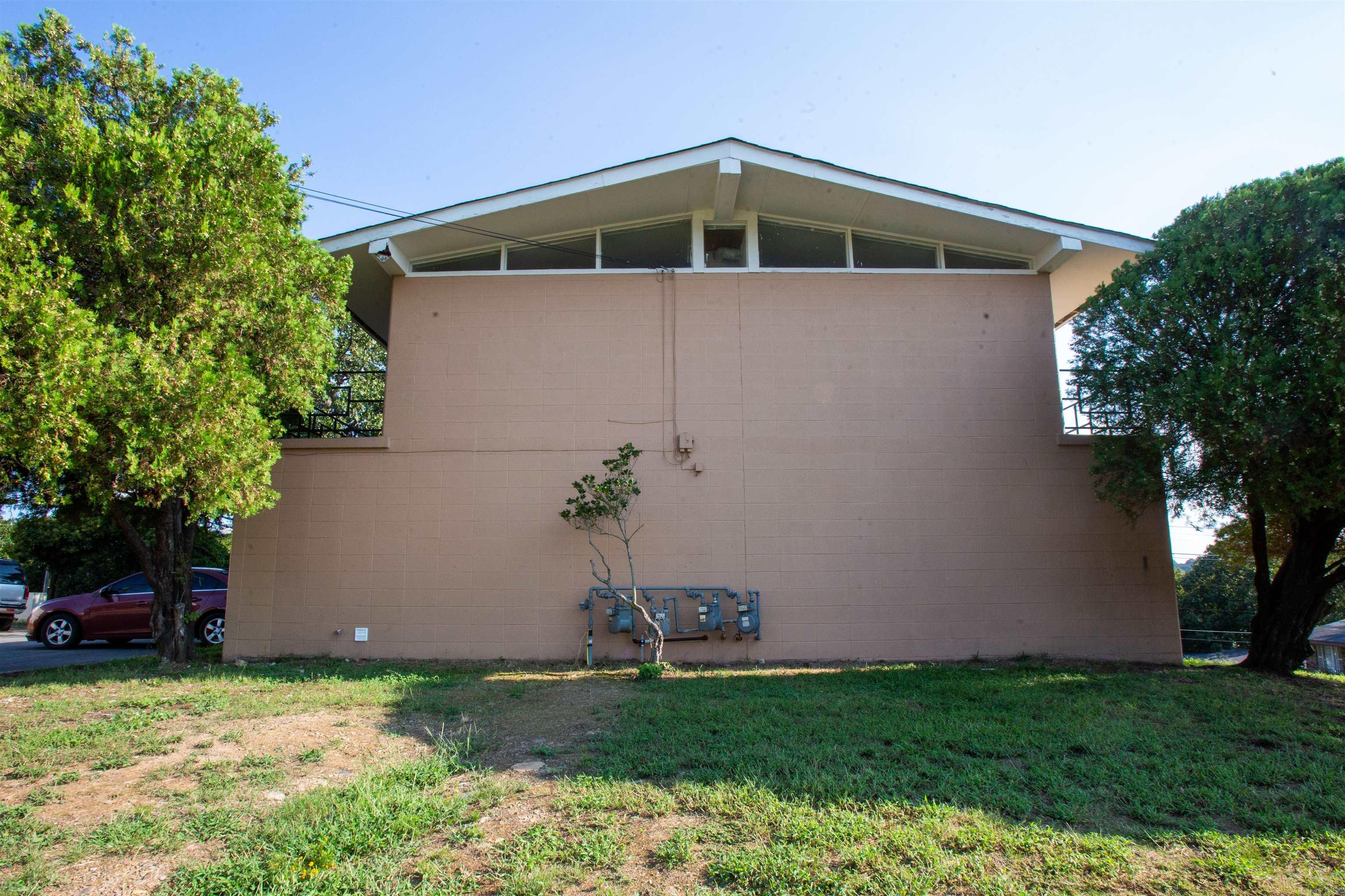 ARROW HEAD MANOR - Residential Lease