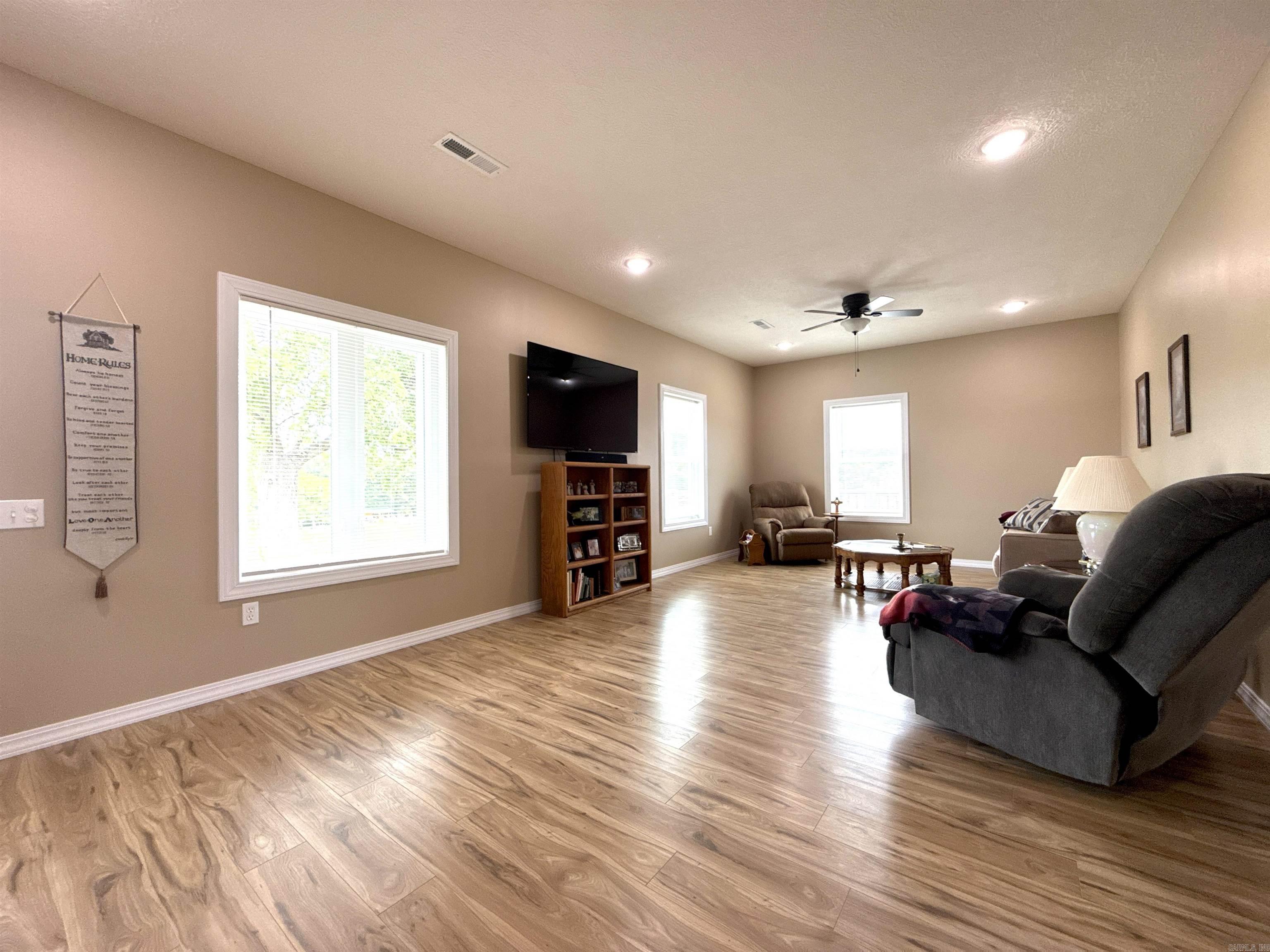 RIVERSIDE RIDGE ESTATES - Residential