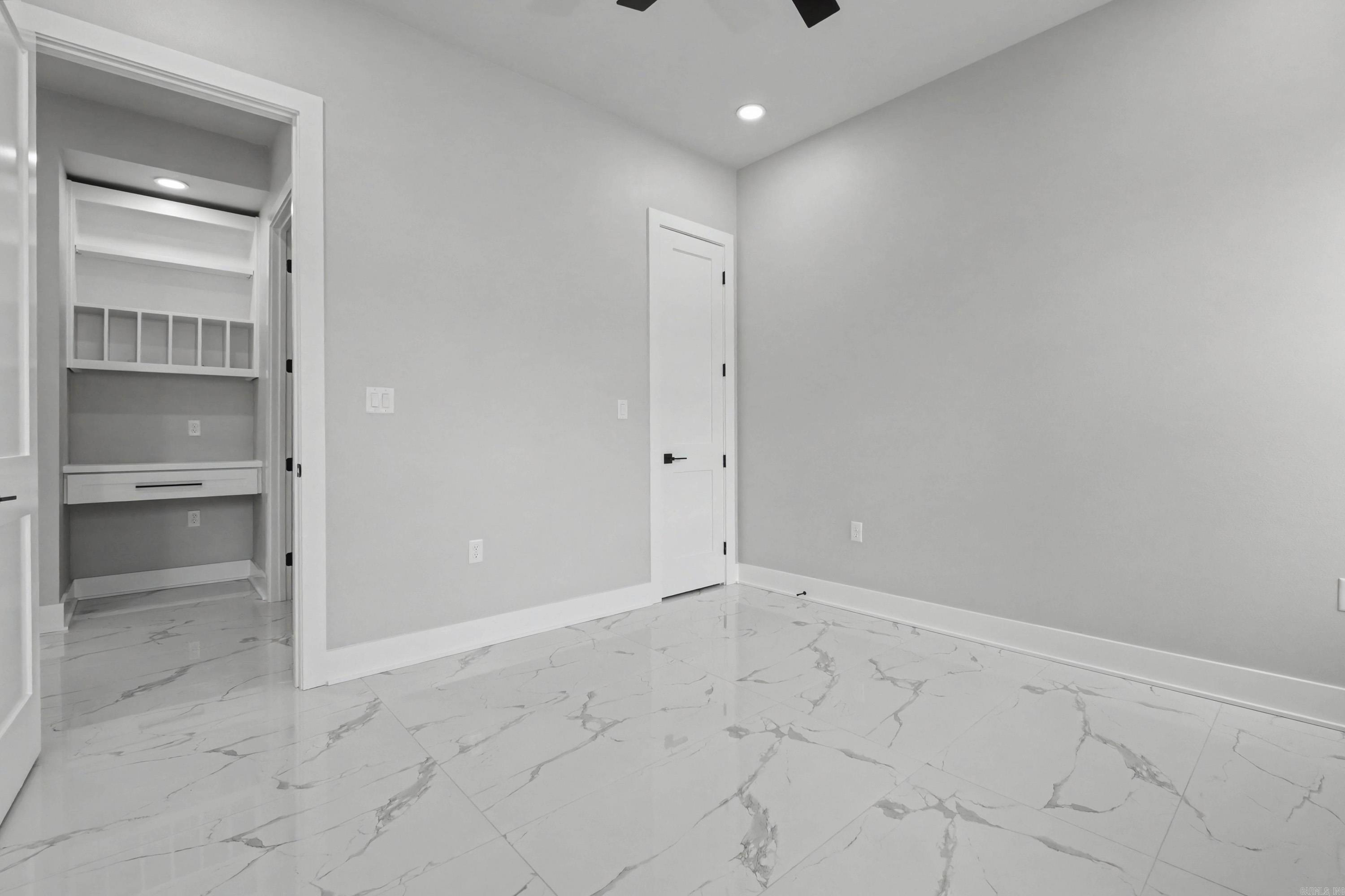 OAK GLEN SUB  - LITTLE ROCK - Residential Lease