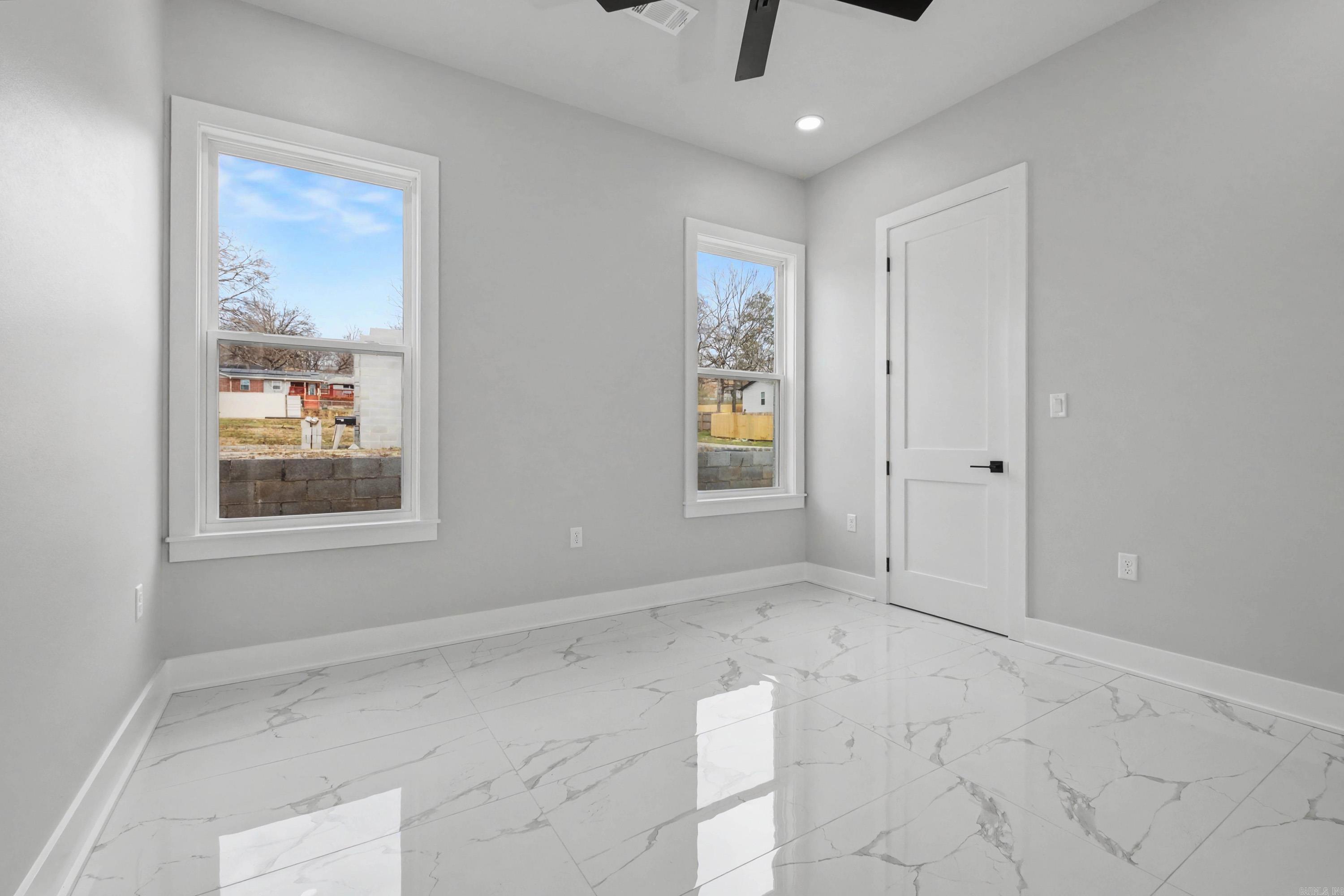 OAK GLEN SUB  - LITTLE ROCK - Residential Lease