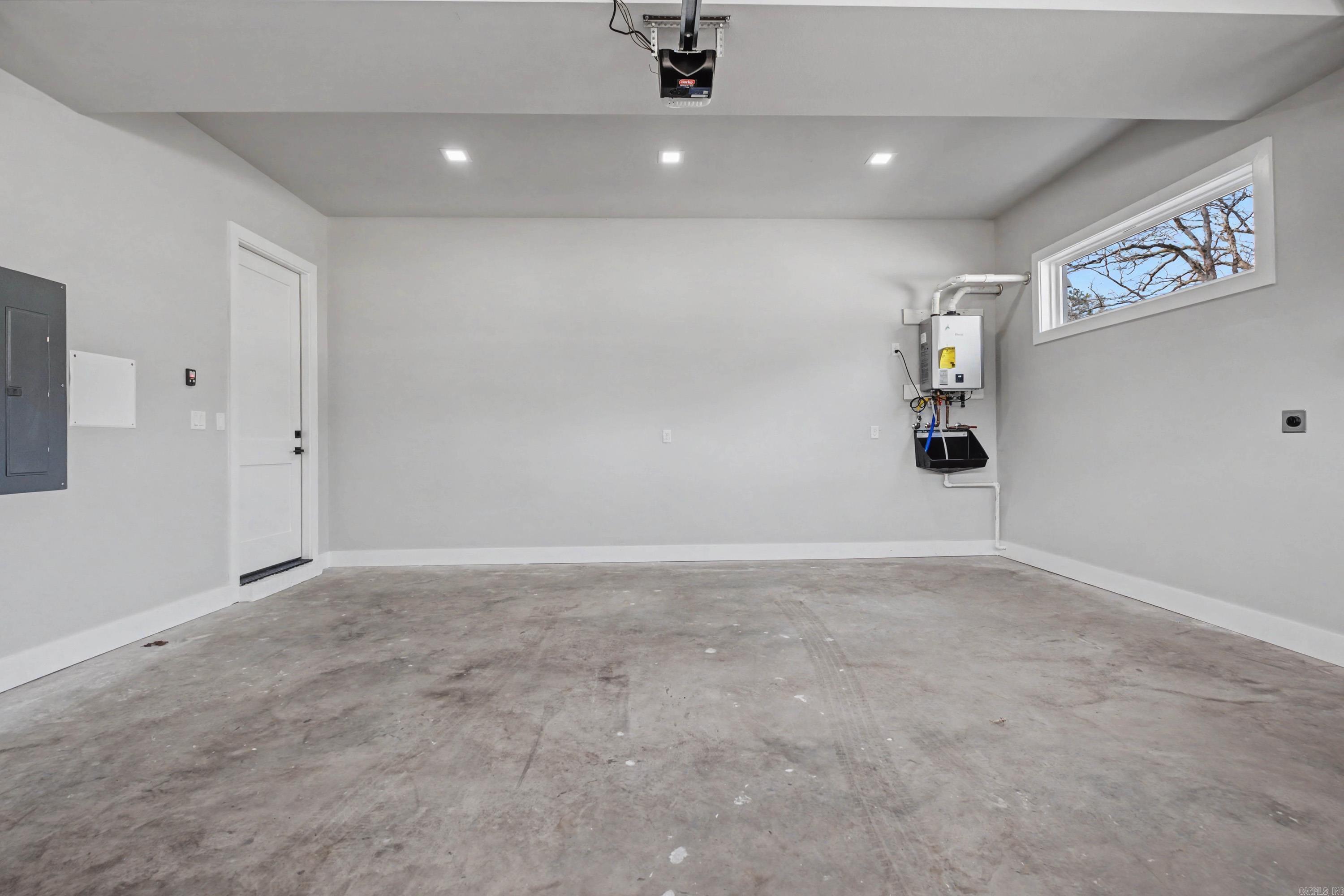 OAK GLEN SUB  - LITTLE ROCK - Residential Lease