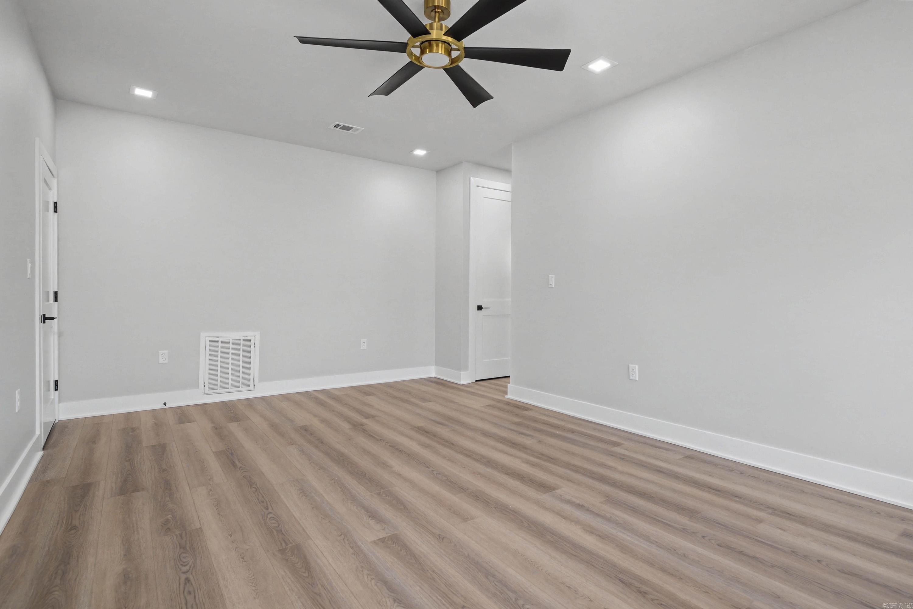 OAK GLEN SUB  - LITTLE ROCK - Residential Lease