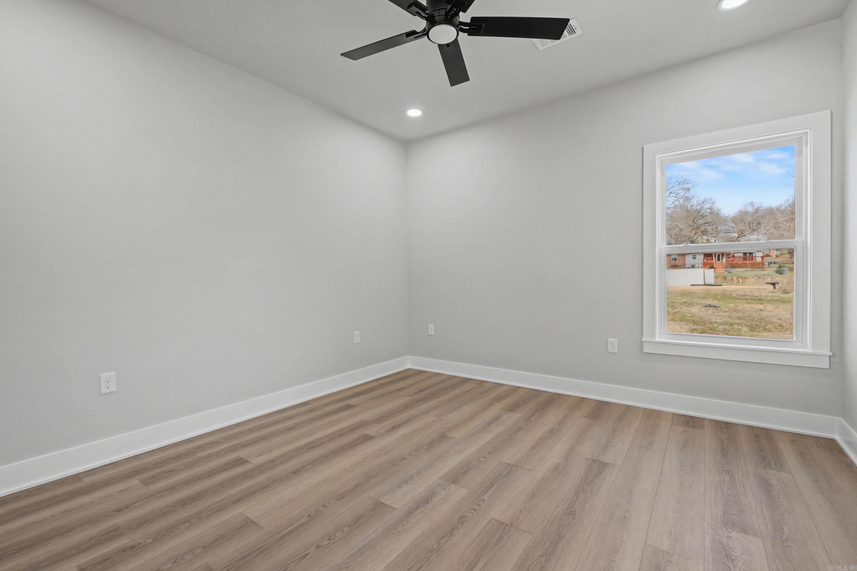 OAK GLEN SUB  - LITTLE ROCK - Residential Lease