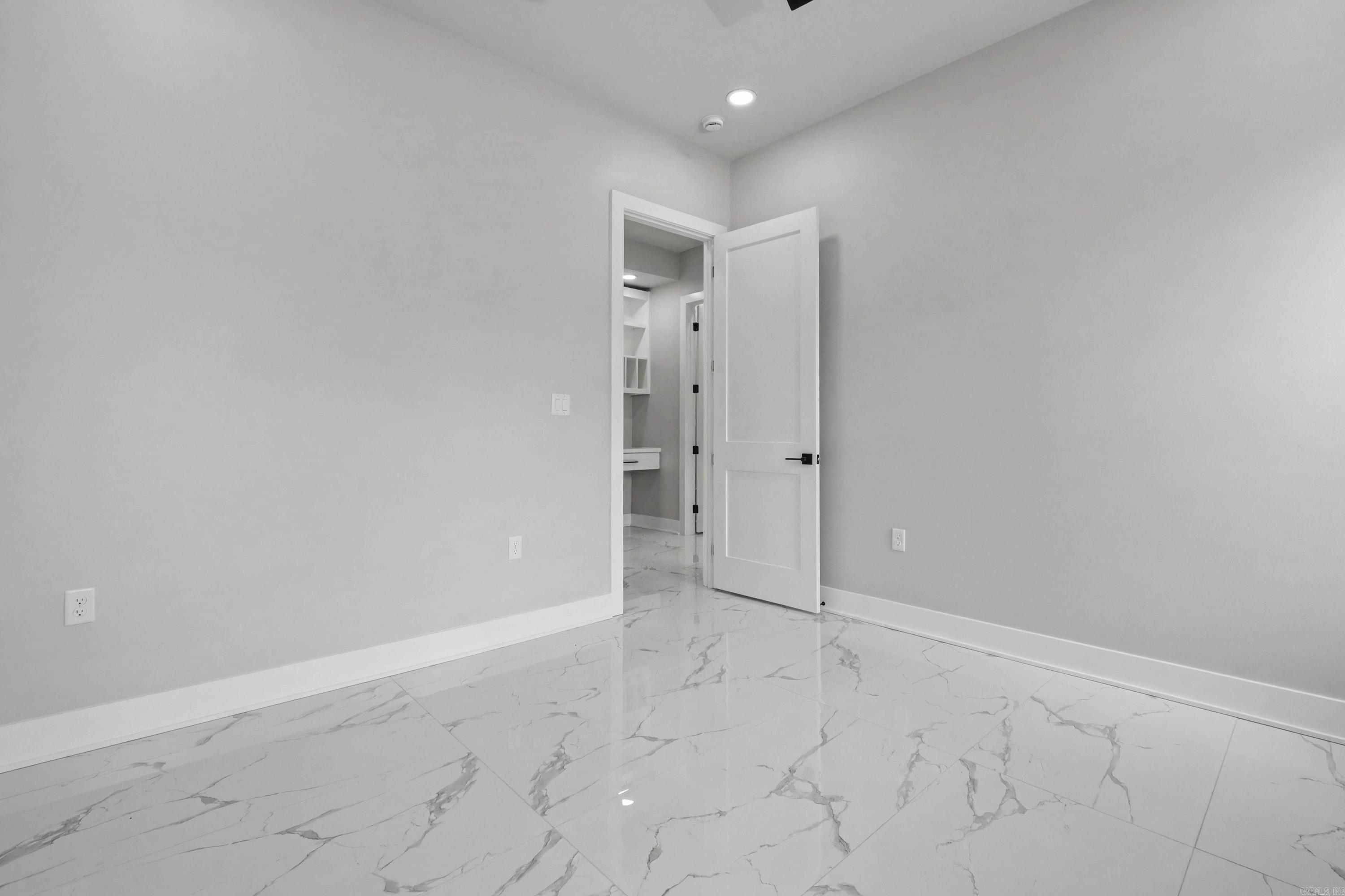 OAK GLEN SUB  - LITTLE ROCK - Residential Lease