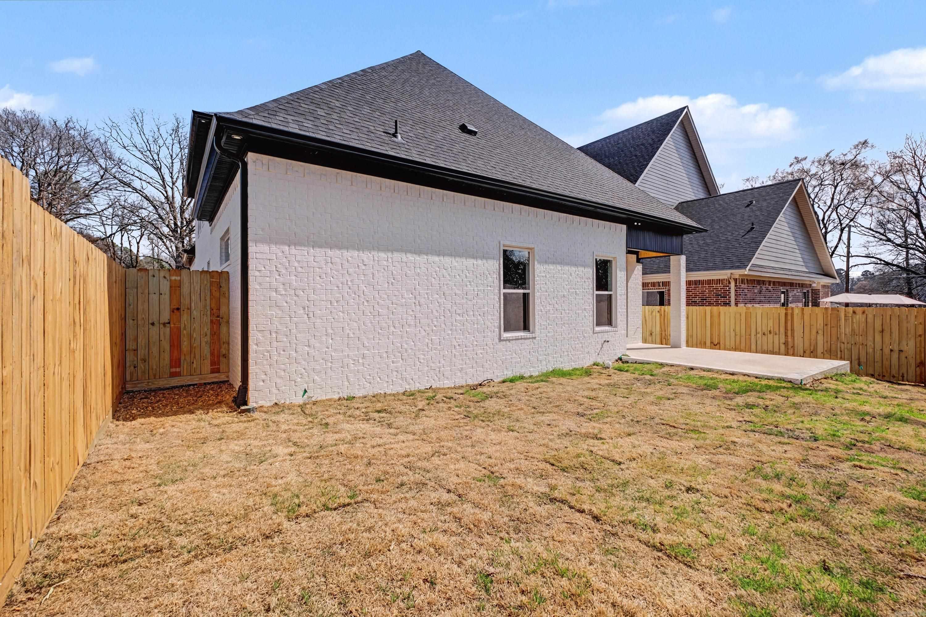 OAK GLEN SUB  - LITTLE ROCK - Residential Lease