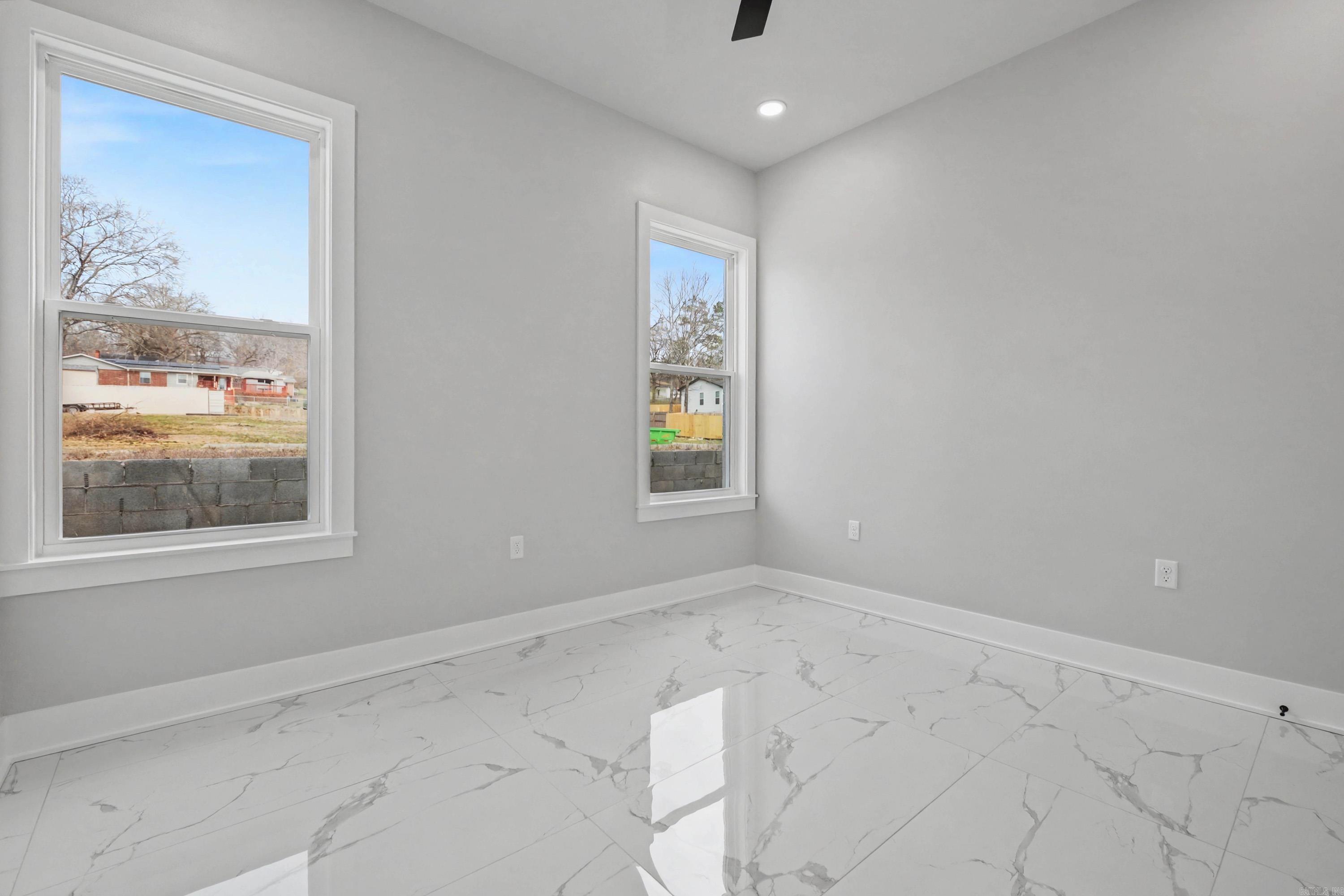 OAK GLEN SUB  - LITTLE ROCK - Residential Lease