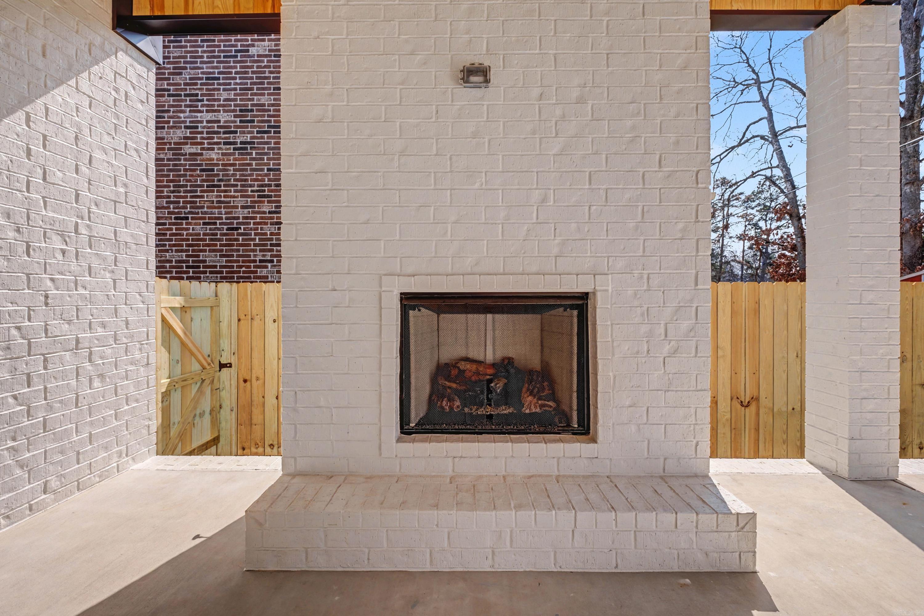 OAK GLEN SUB  - LITTLE ROCK - Residential Lease