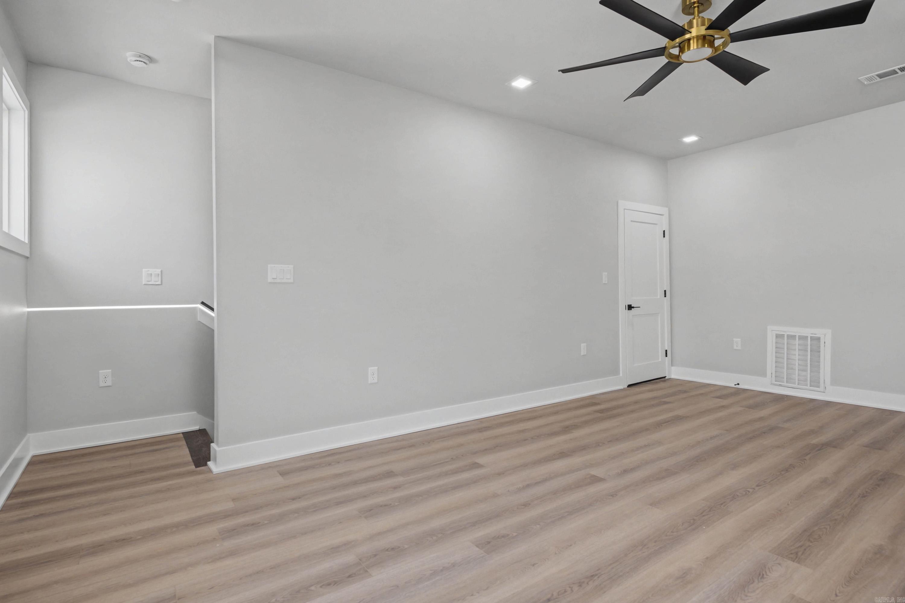 OAK GLEN SUB  - LITTLE ROCK - Residential Lease