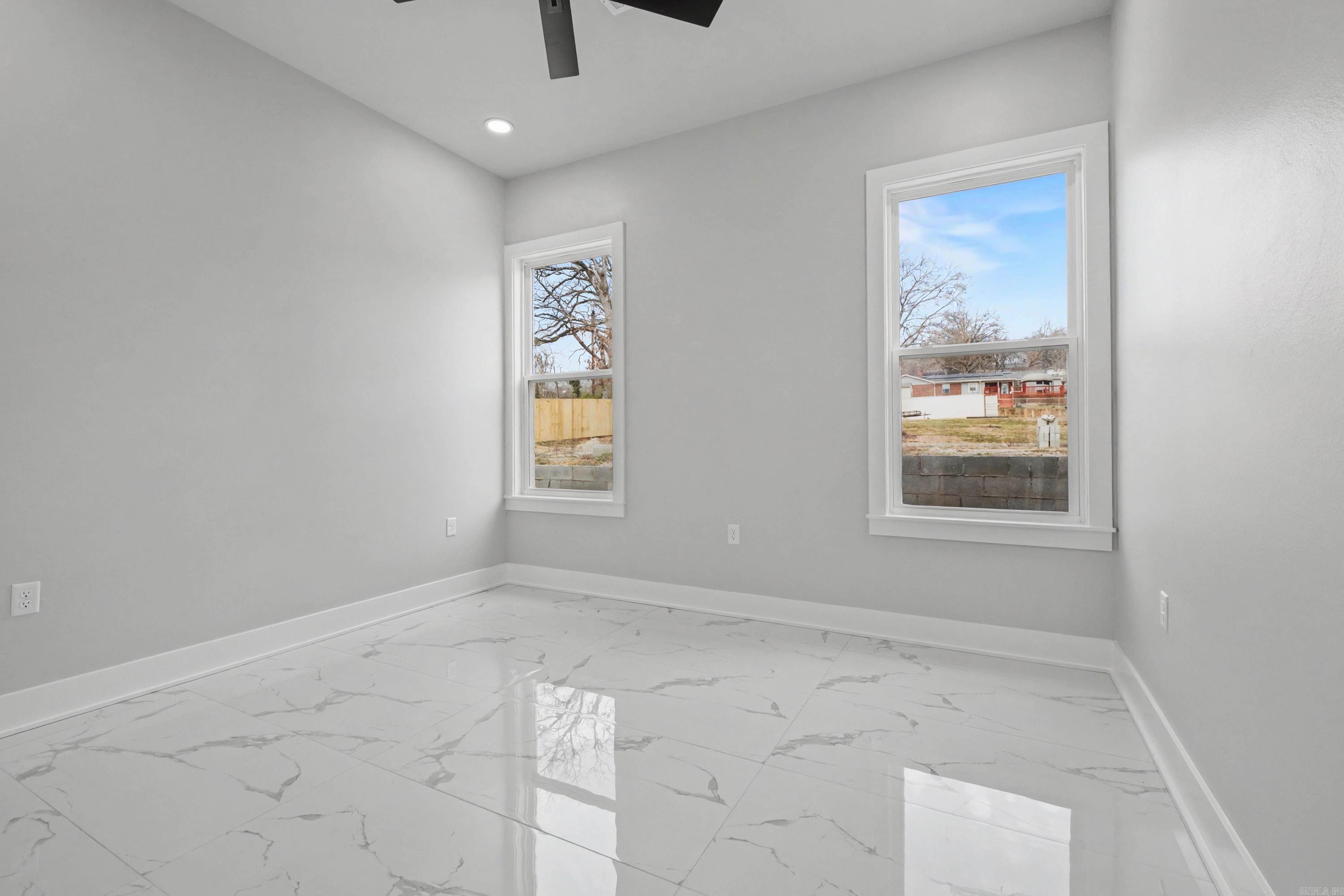 OAK GLEN SUB  - LITTLE ROCK - Residential Lease