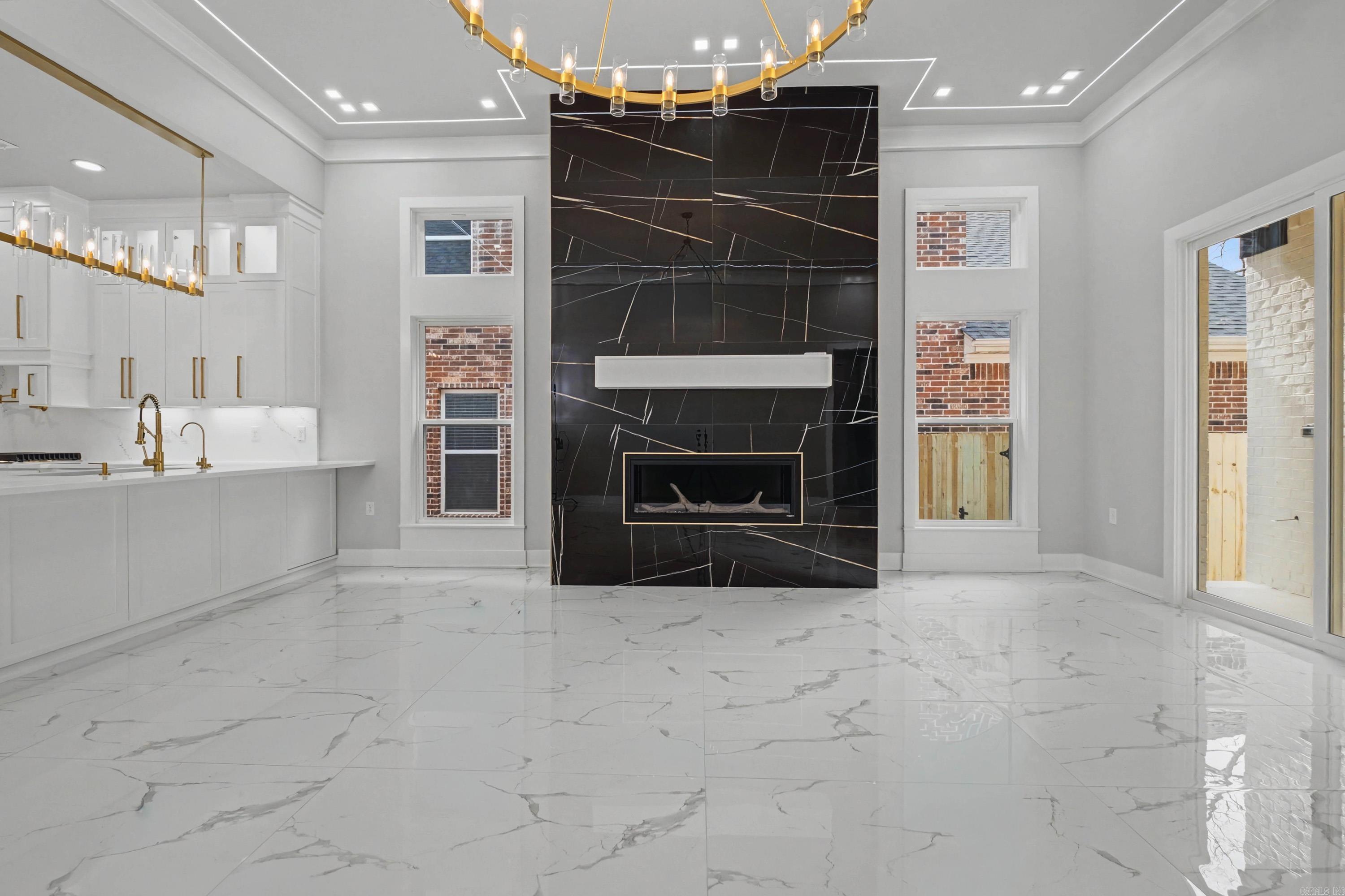 OAK GLEN SUB  - LITTLE ROCK - Residential Lease