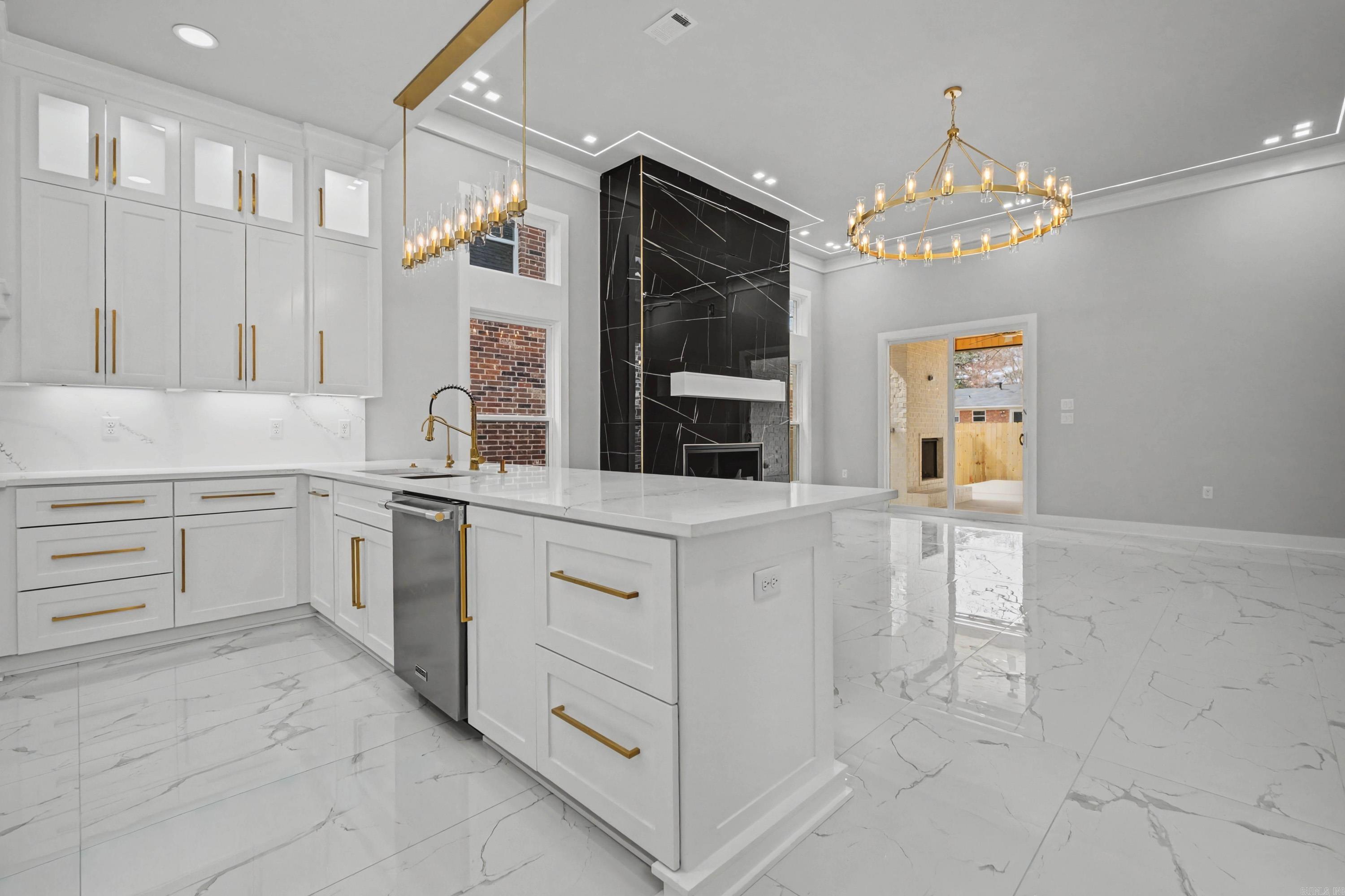 OAK GLEN SUB  - LITTLE ROCK - Residential Lease