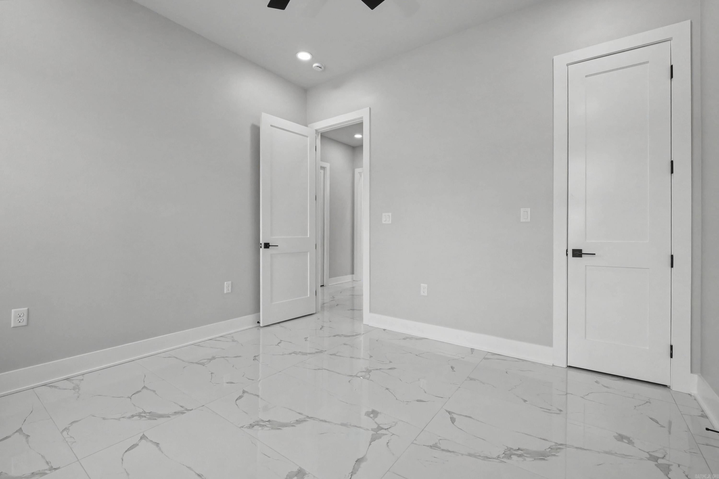 OAK GLEN SUB  - LITTLE ROCK - Residential Lease