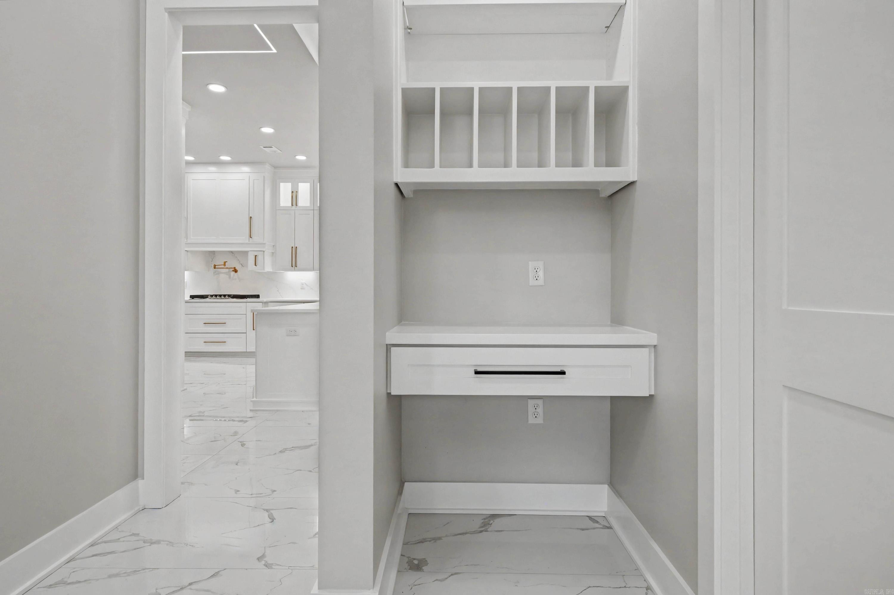 OAK GLEN SUB  - LITTLE ROCK - Residential Lease