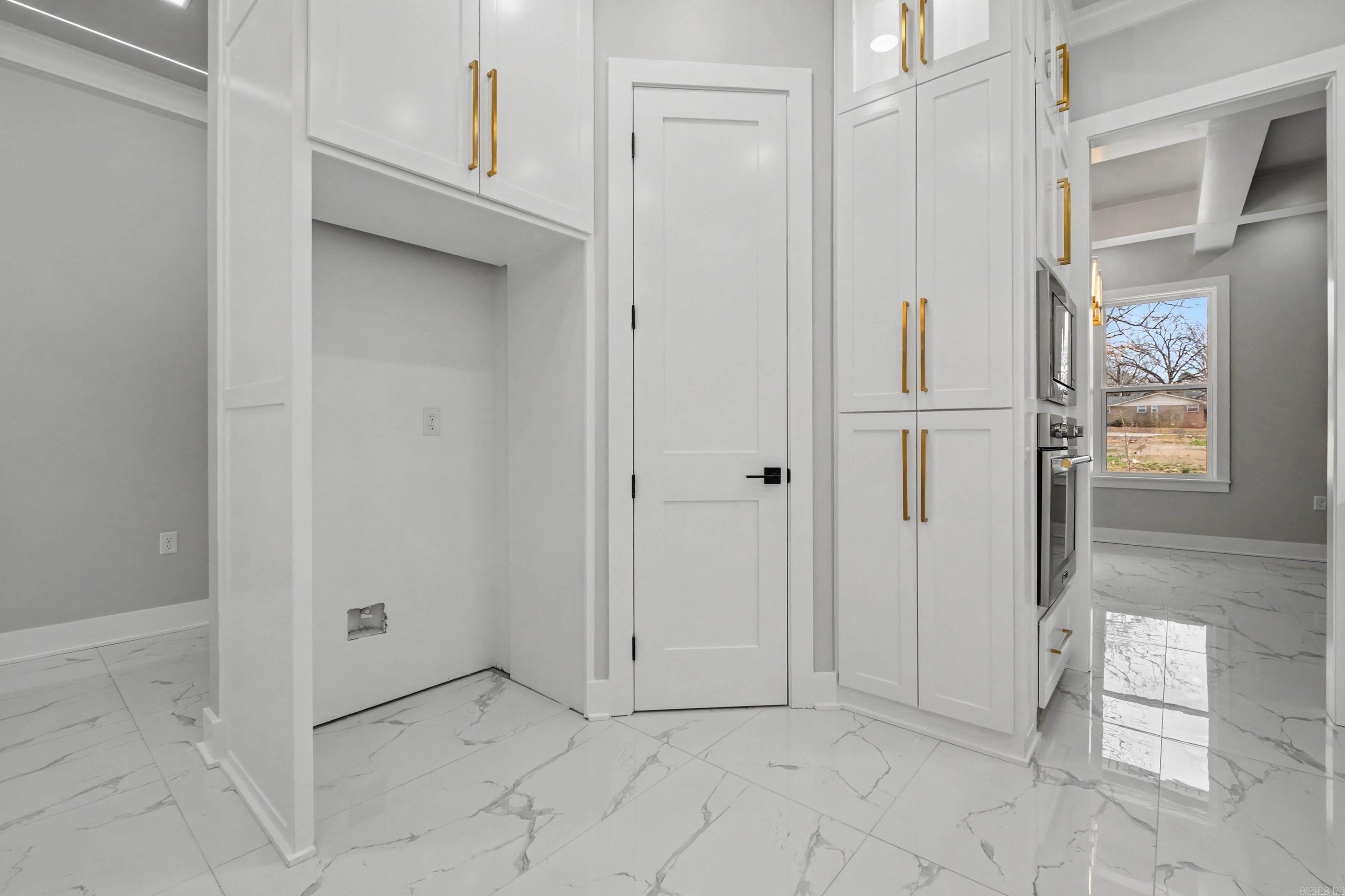 OAK GLEN SUB  - LITTLE ROCK - Residential Lease