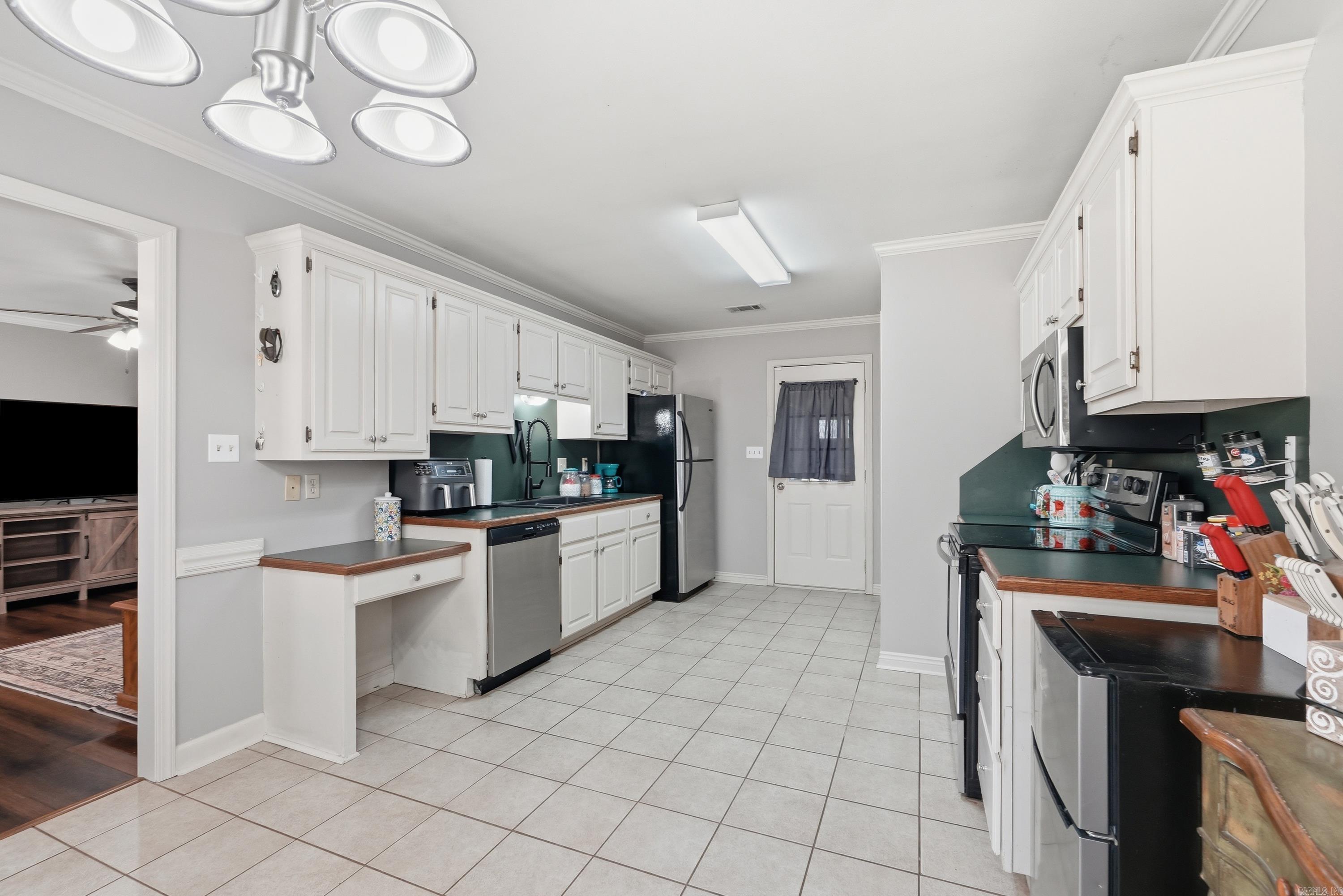 TOWERING OAKS - Residential