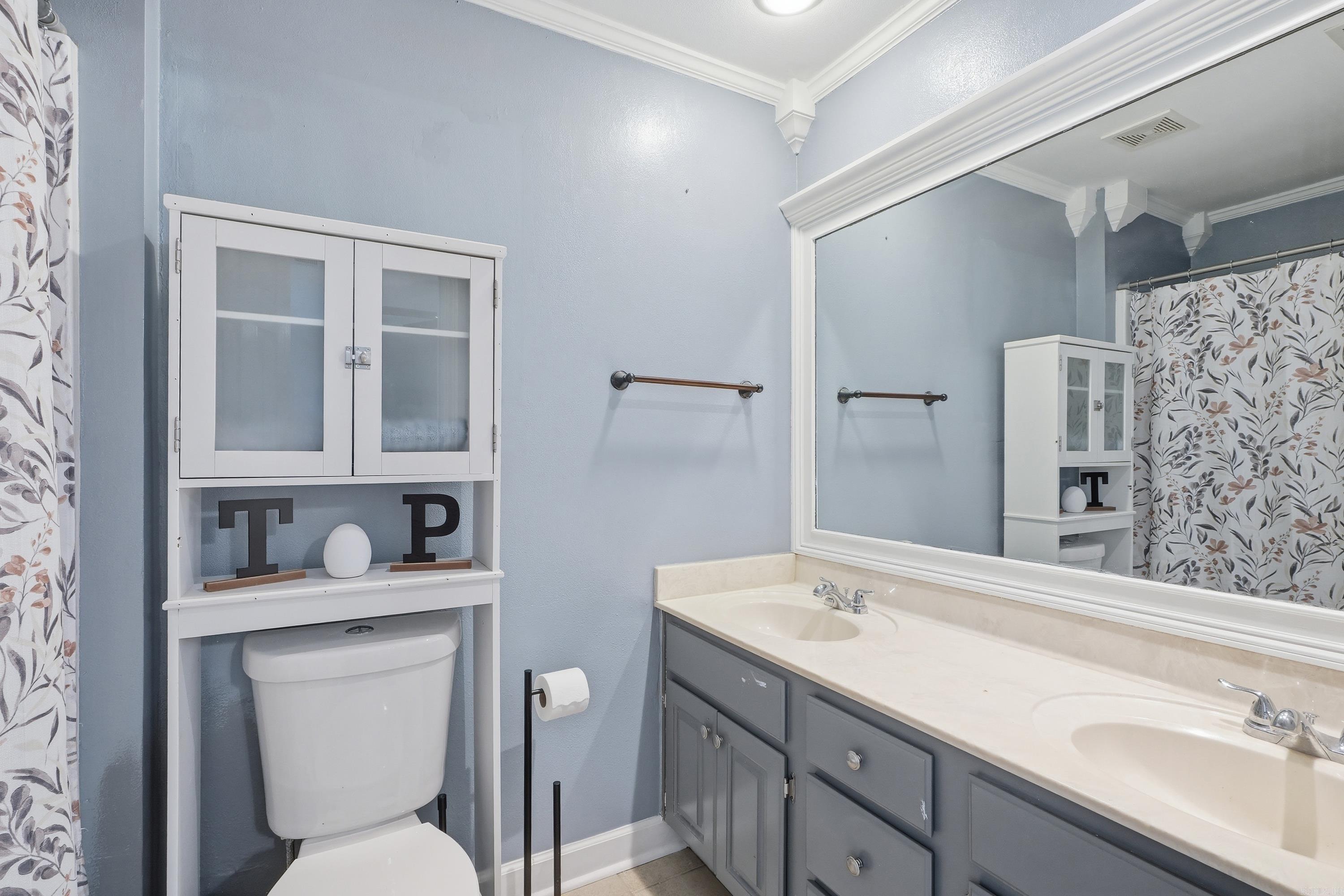 TOWERING OAKS - Residential