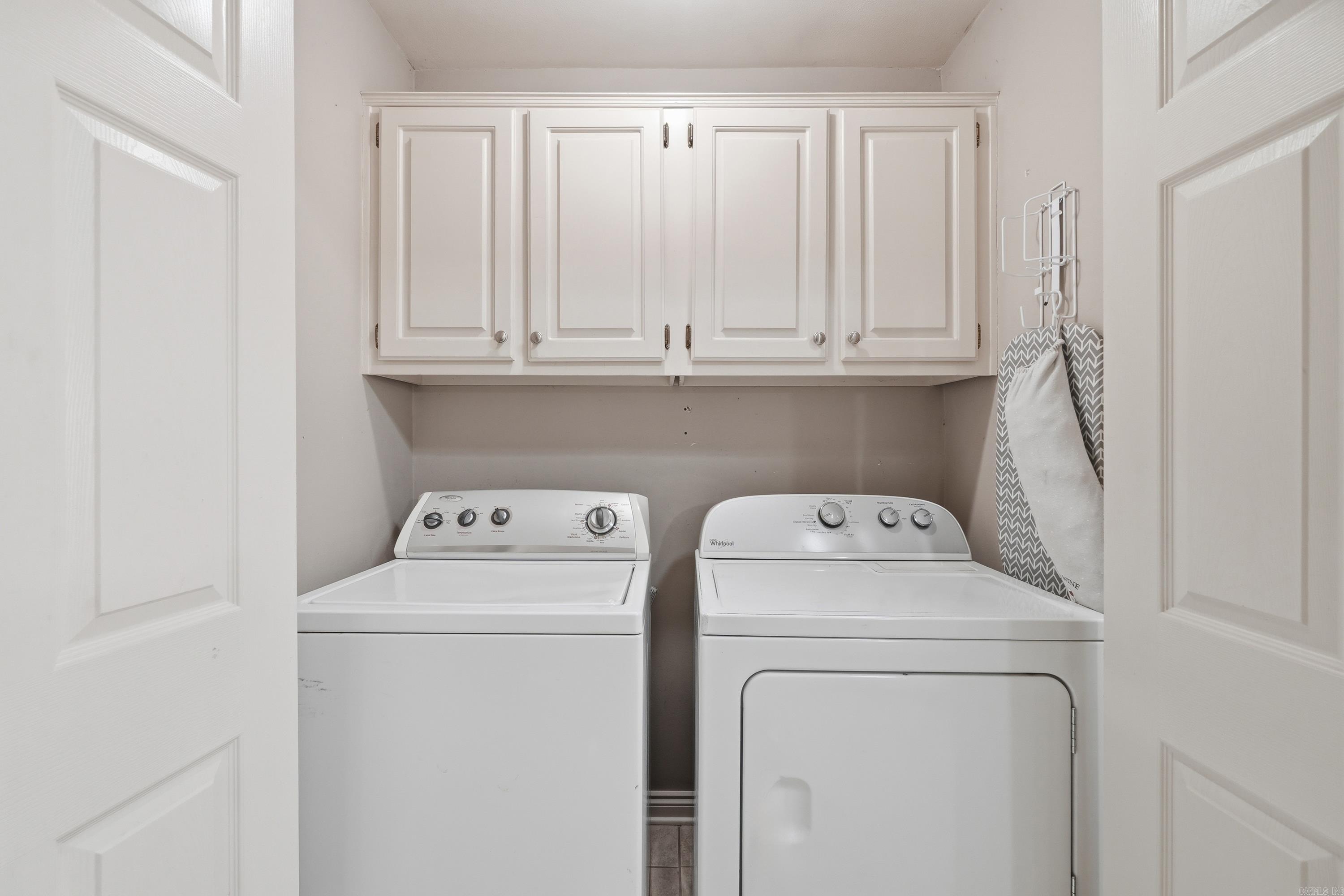 TOWERING OAKS - Residential