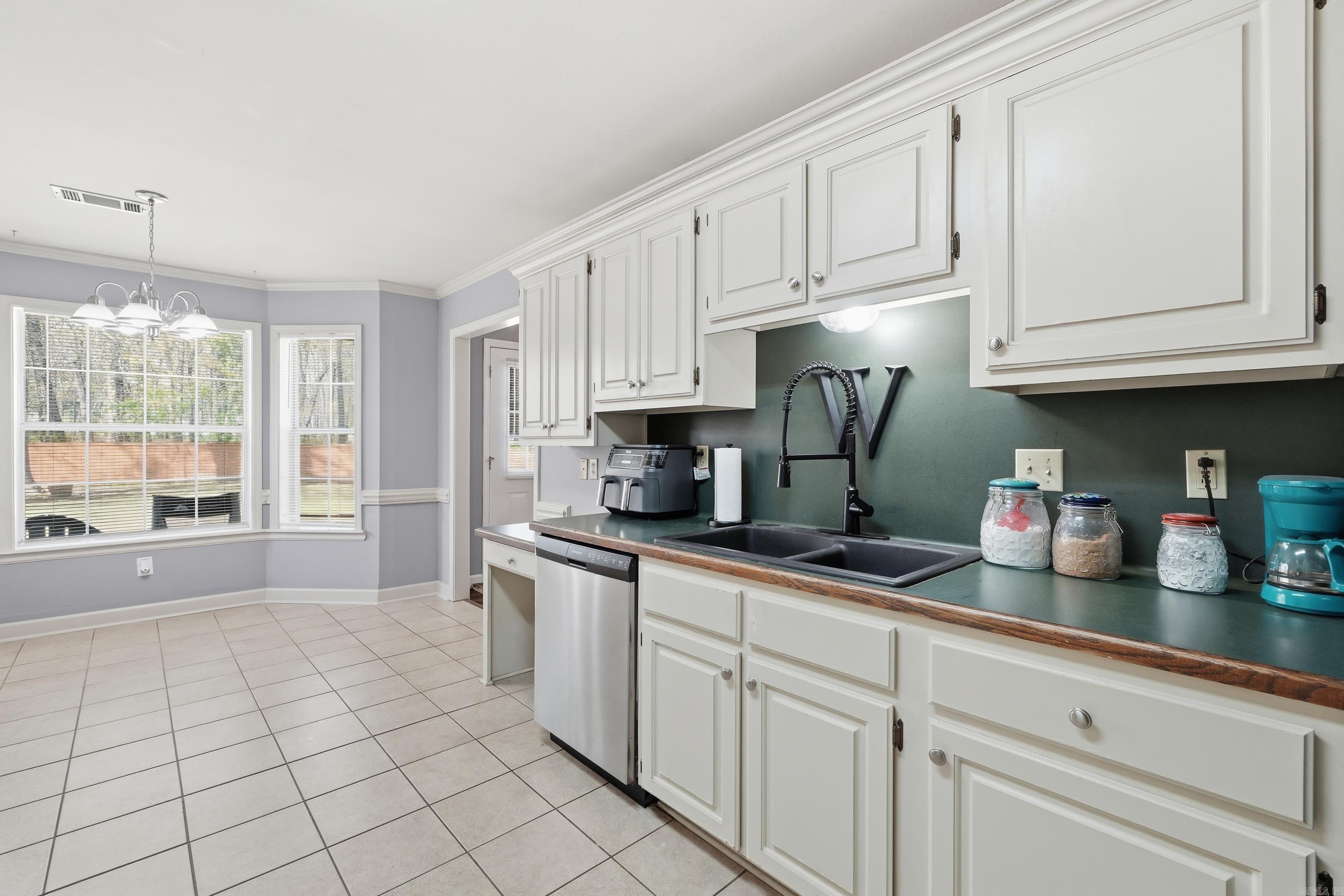 TOWERING OAKS - Residential