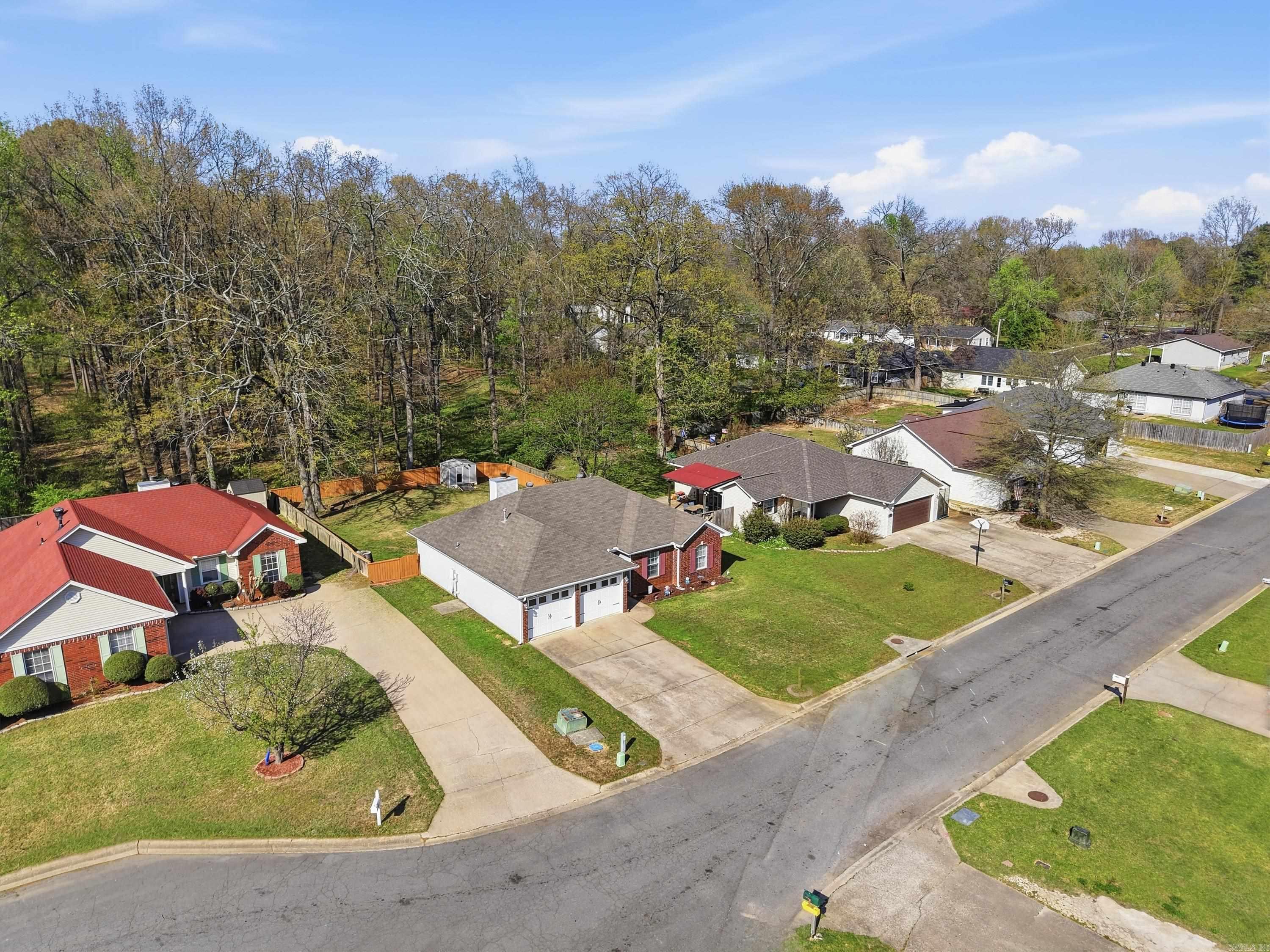 TOWERING OAKS - Residential