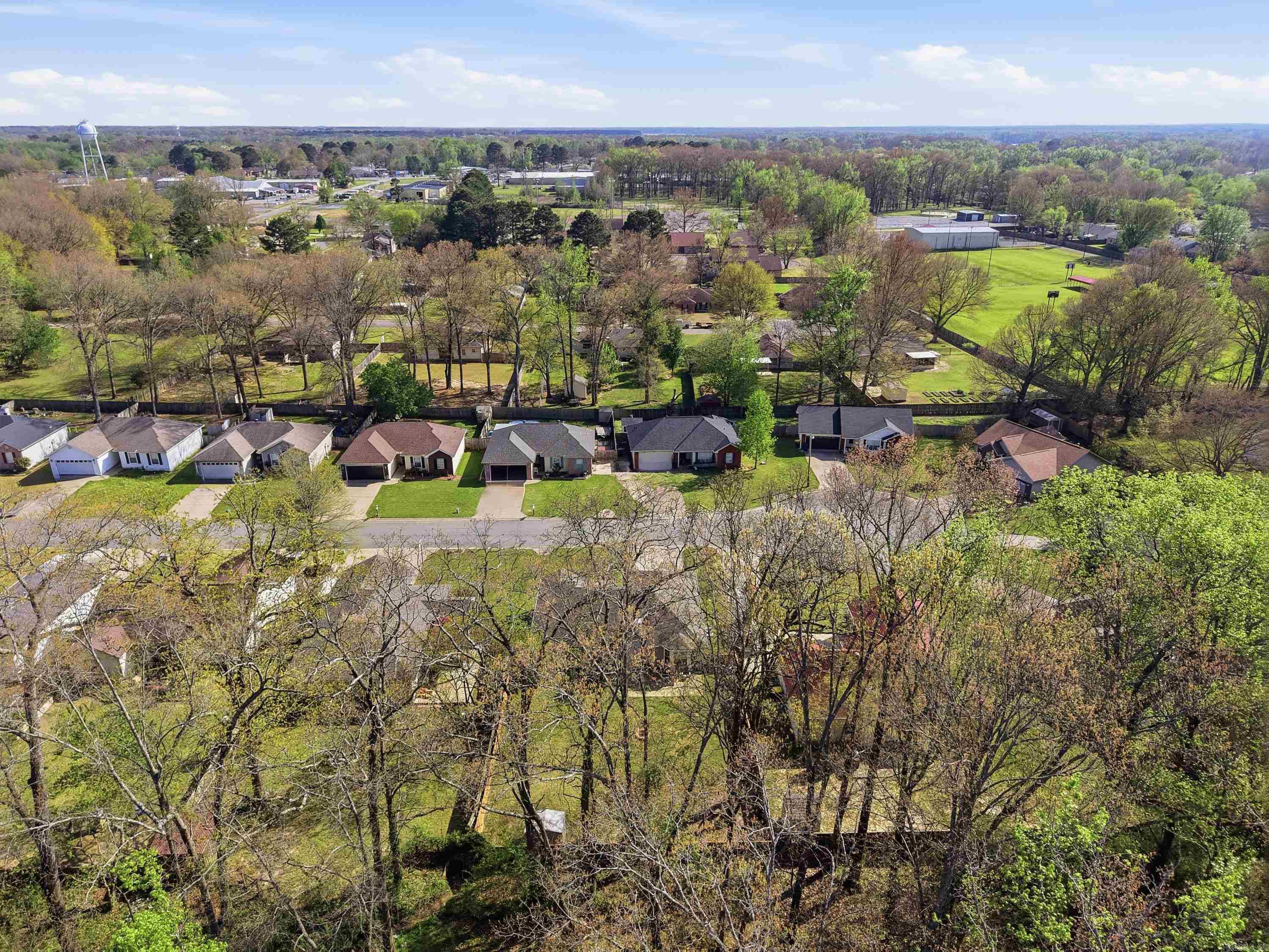 TOWERING OAKS - Residential