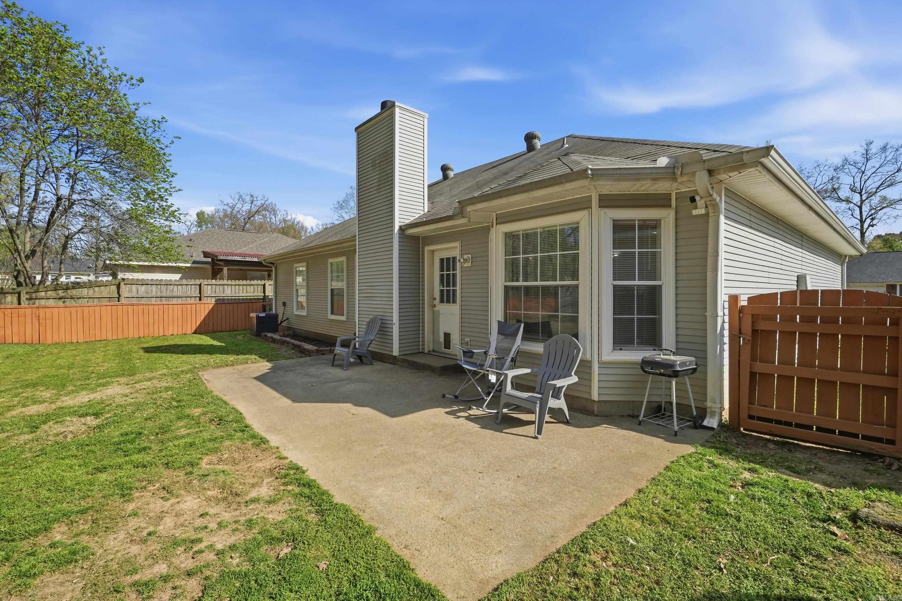 TOWERING OAKS - Residential
