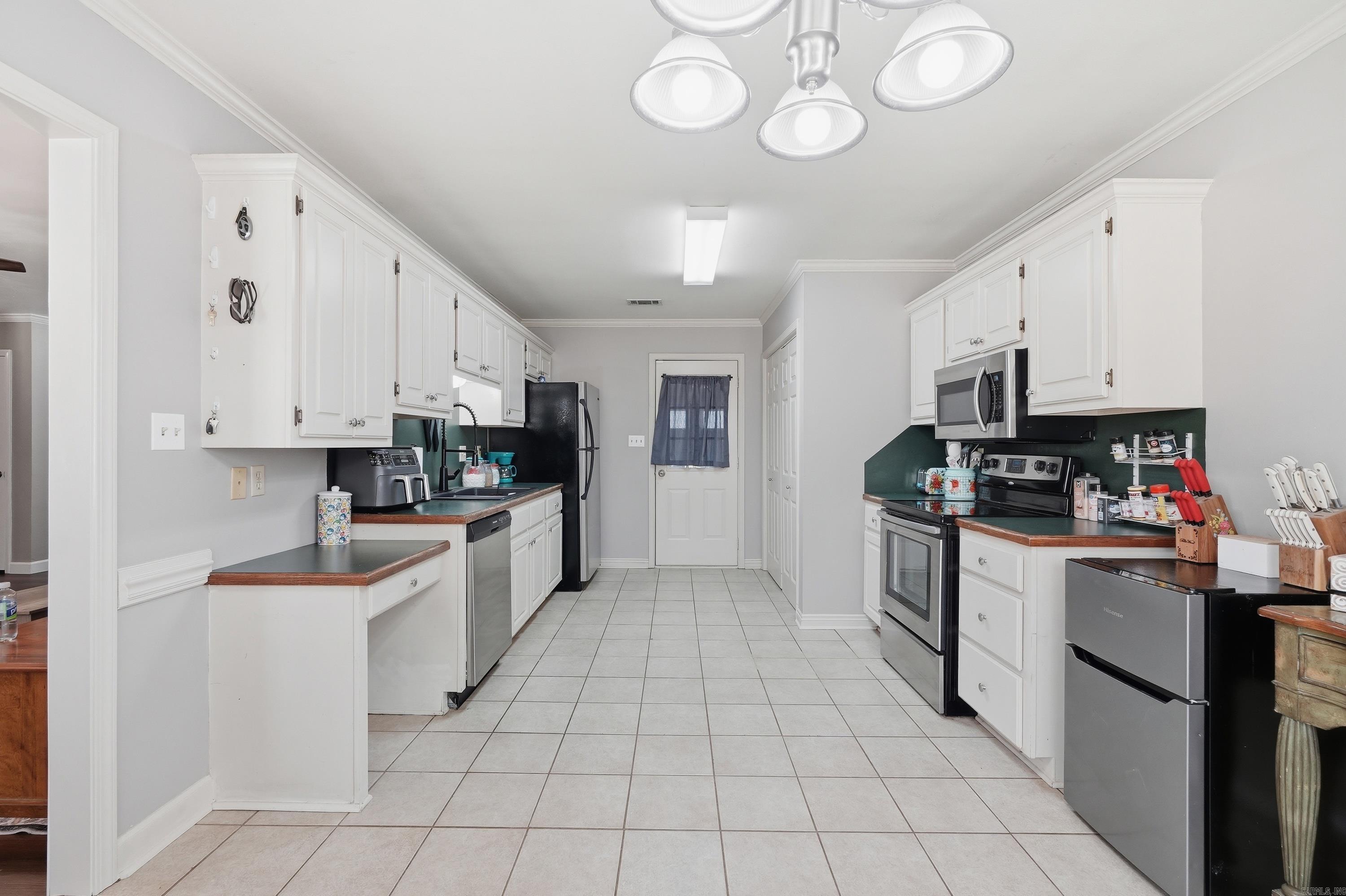 TOWERING OAKS - Residential