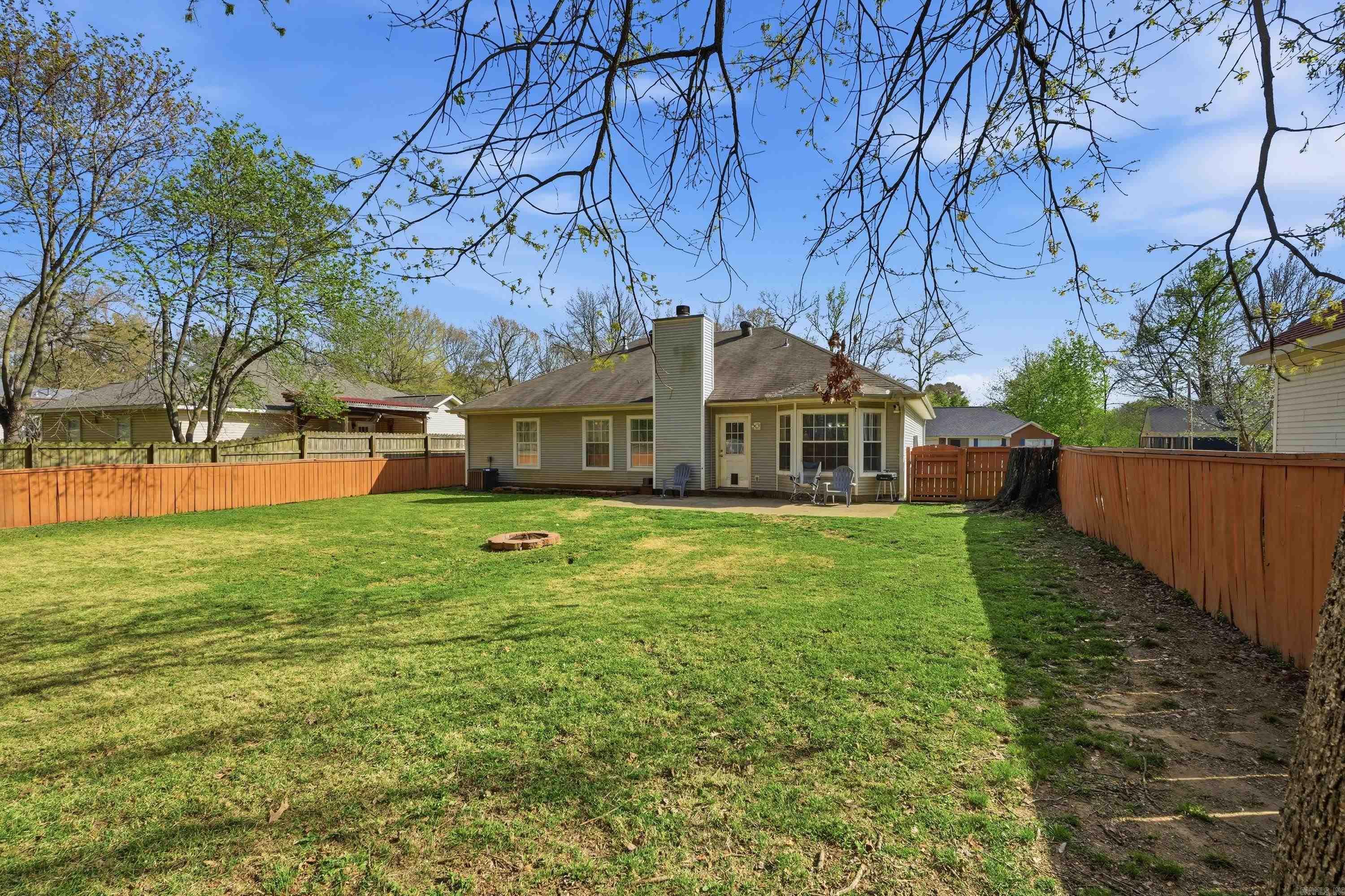 TOWERING OAKS - Residential