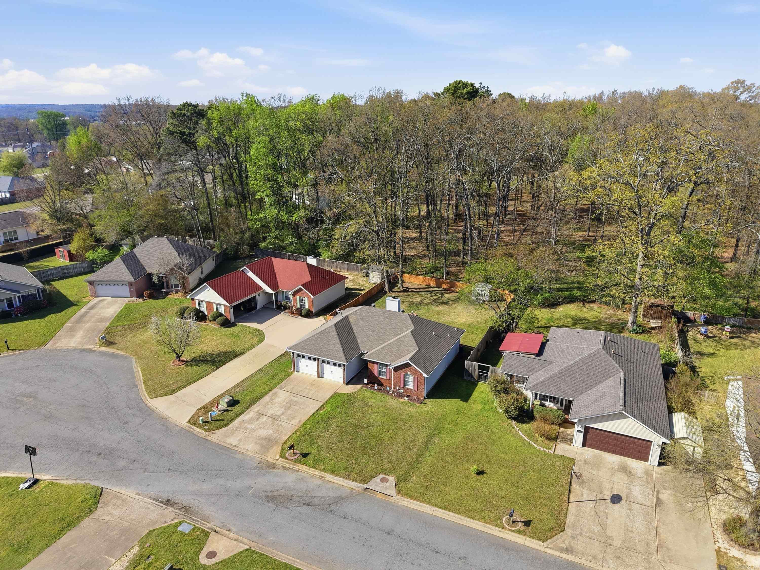 TOWERING OAKS - Residential