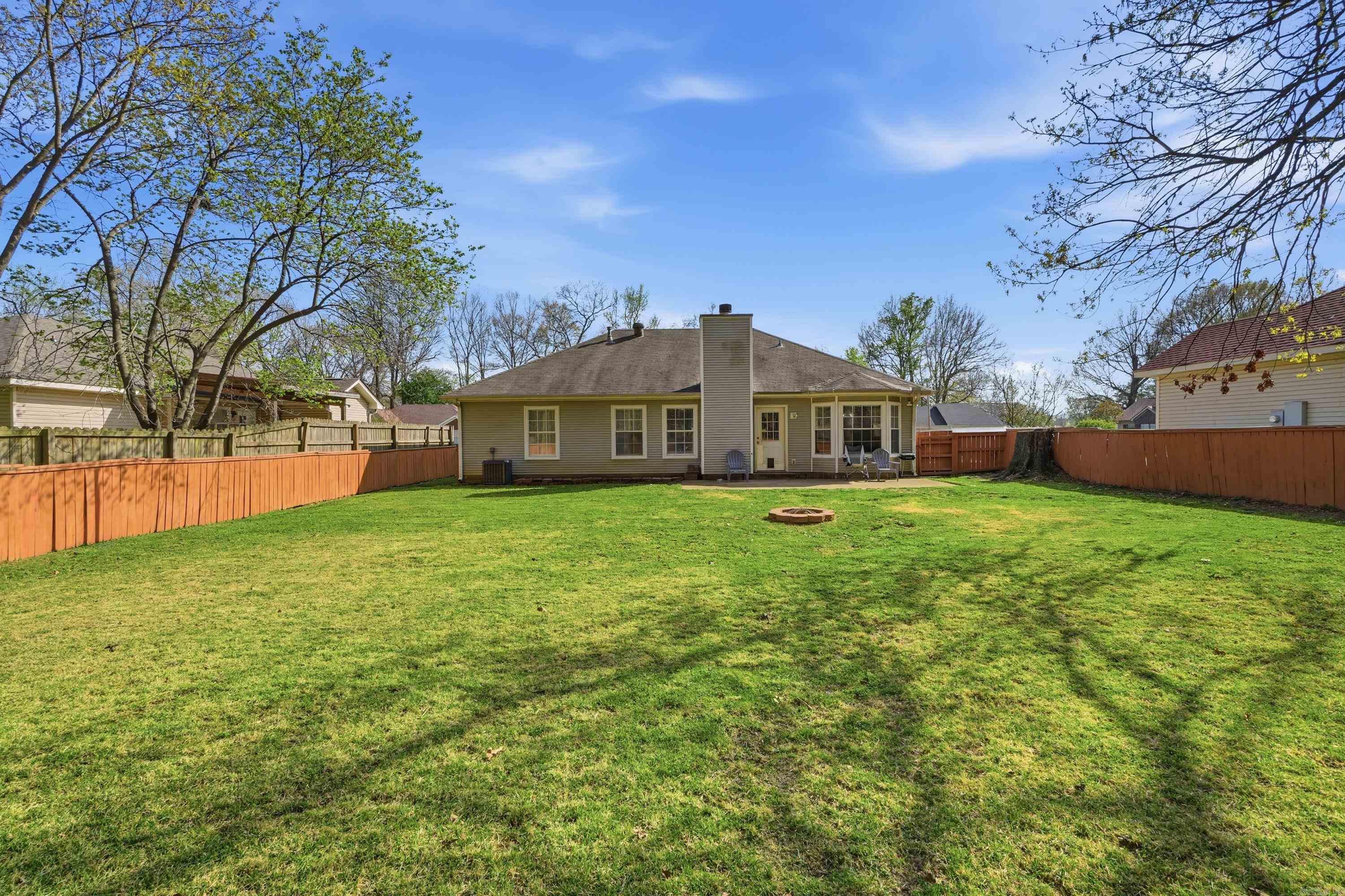 TOWERING OAKS - Residential