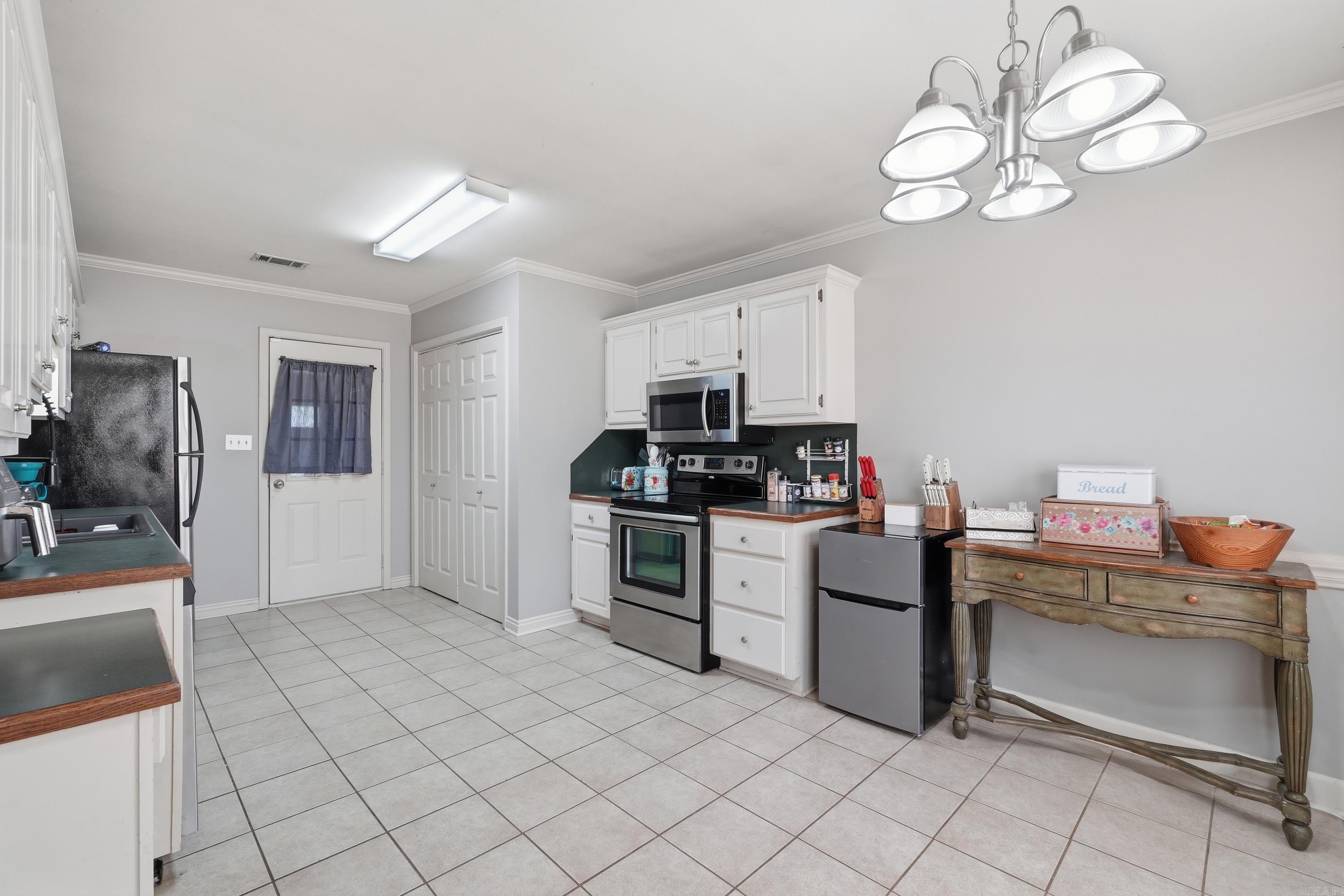 TOWERING OAKS - Residential