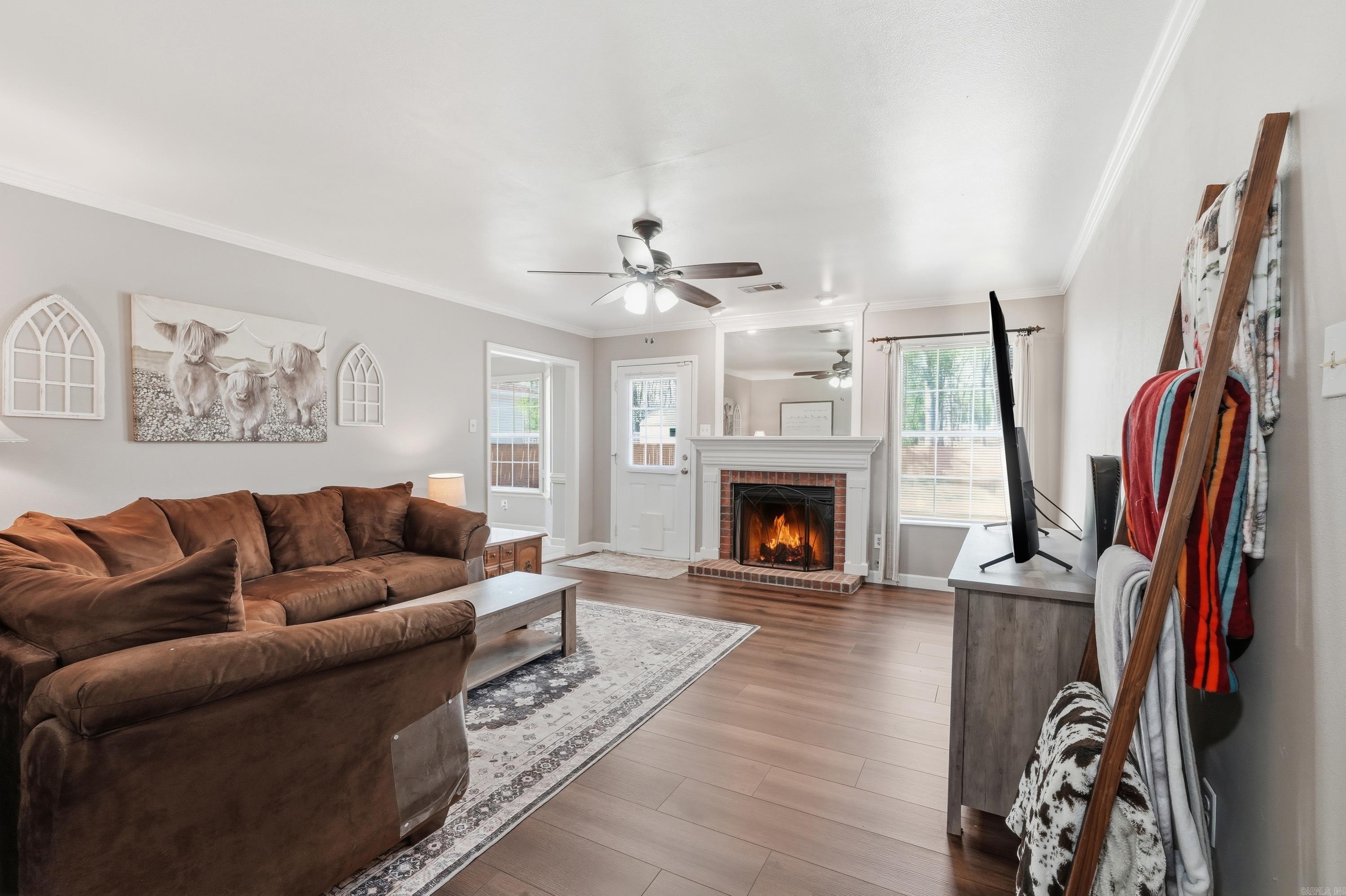 TOWERING OAKS - Residential