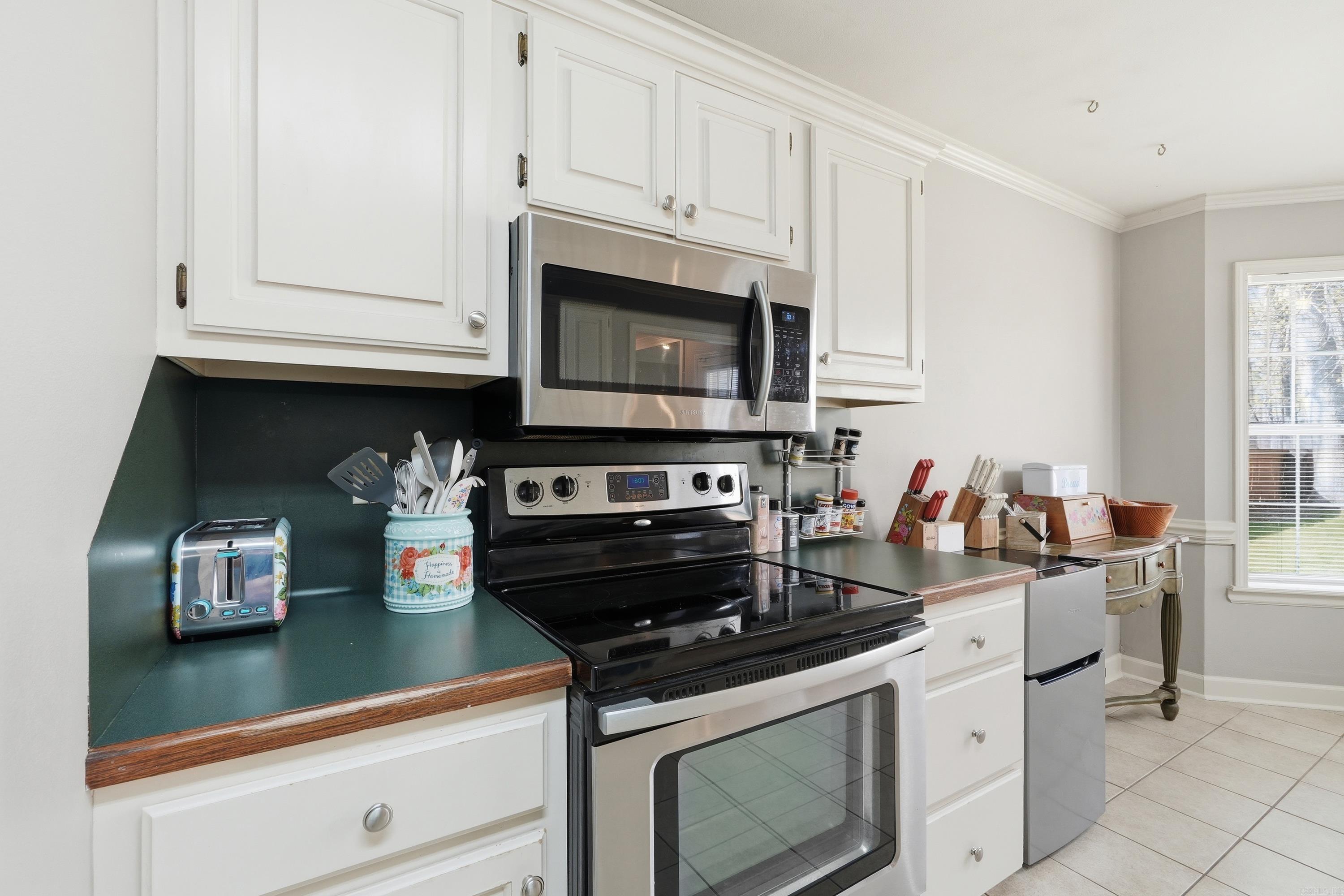 TOWERING OAKS - Residential