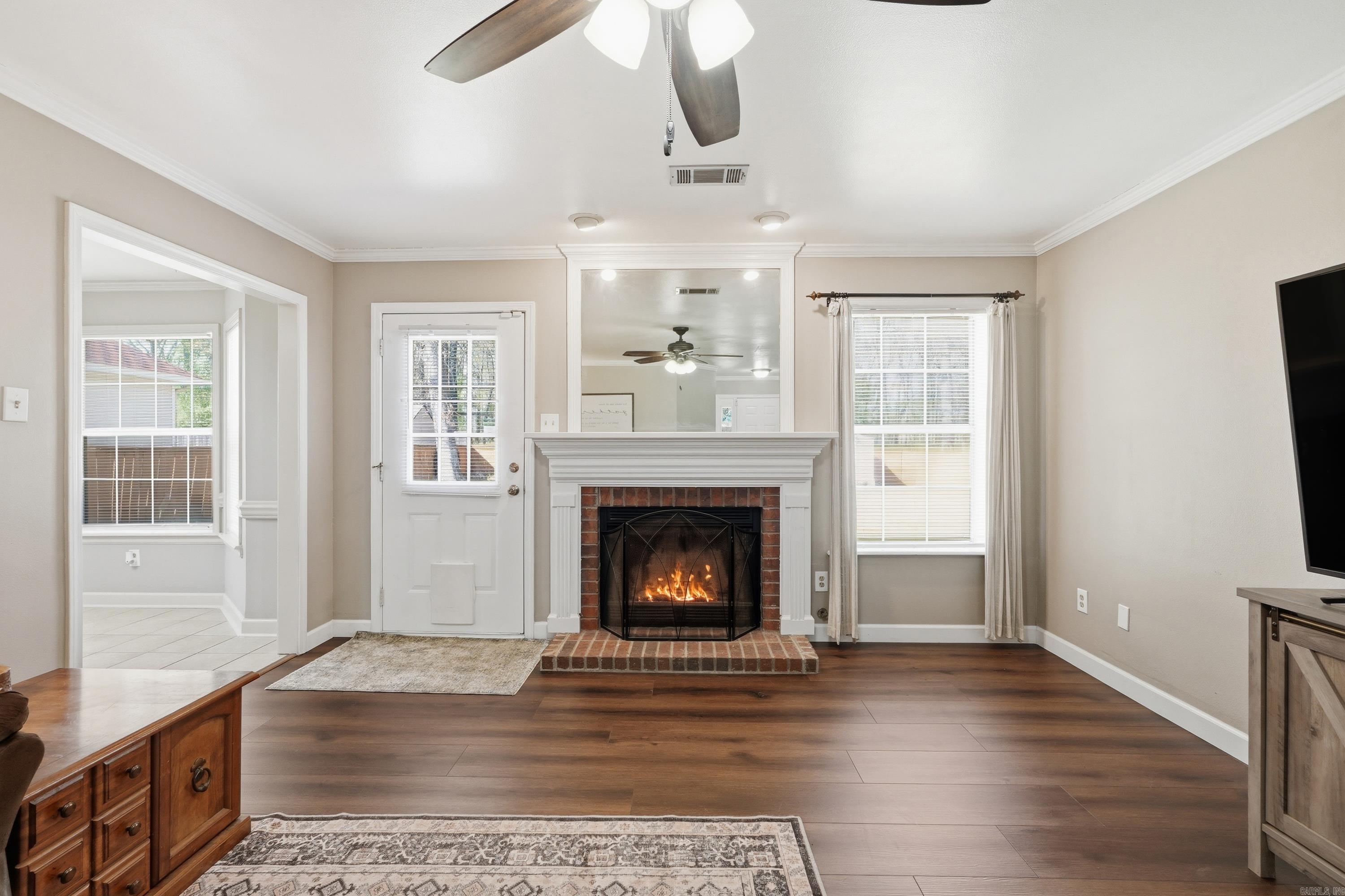 TOWERING OAKS - Residential