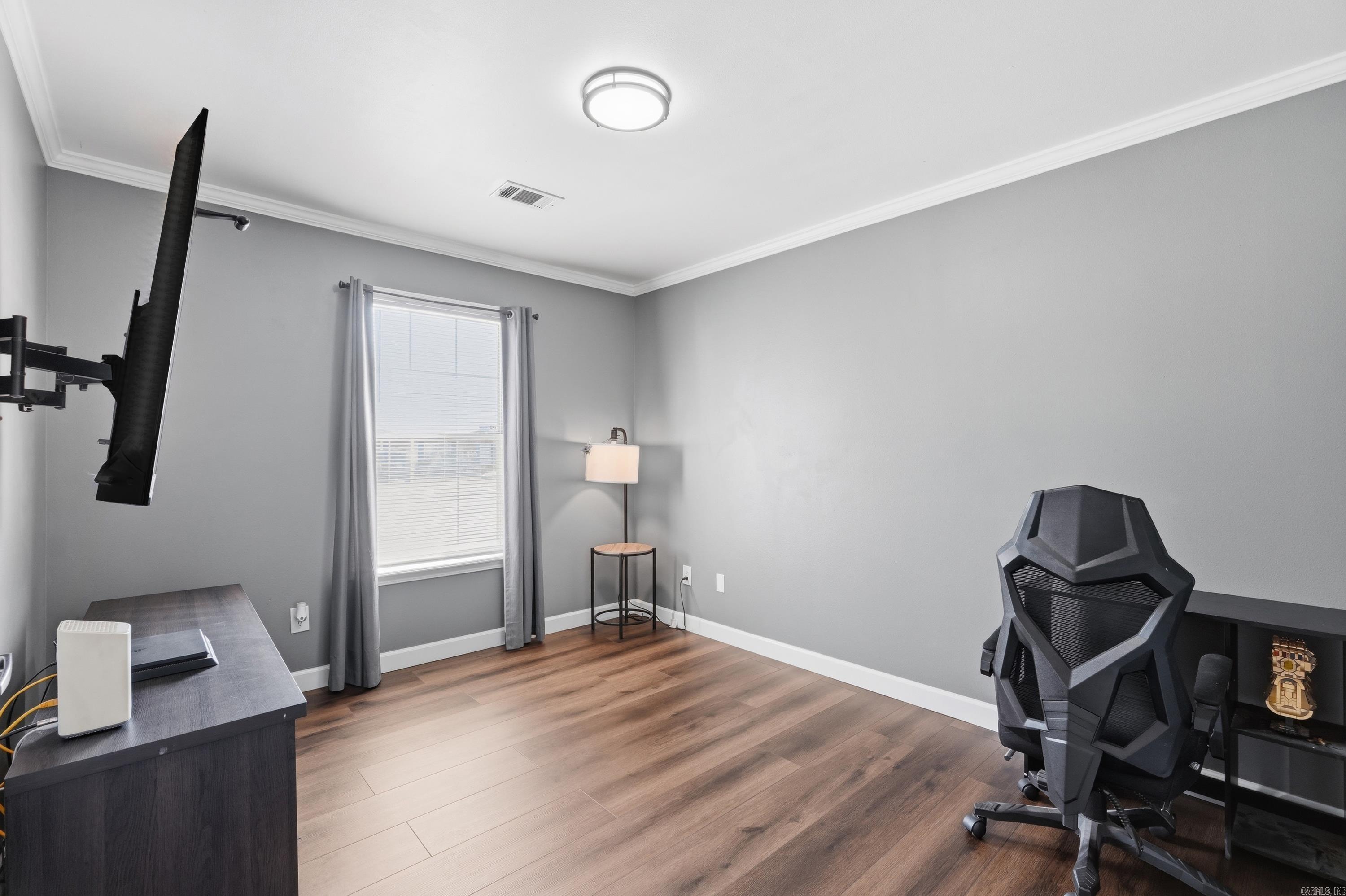 TOWERING OAKS - Residential