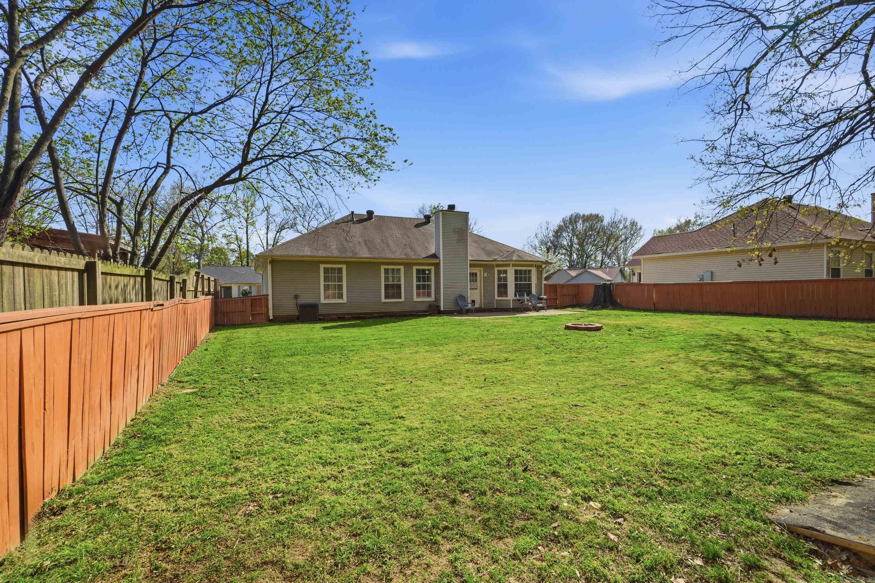 TOWERING OAKS - Residential