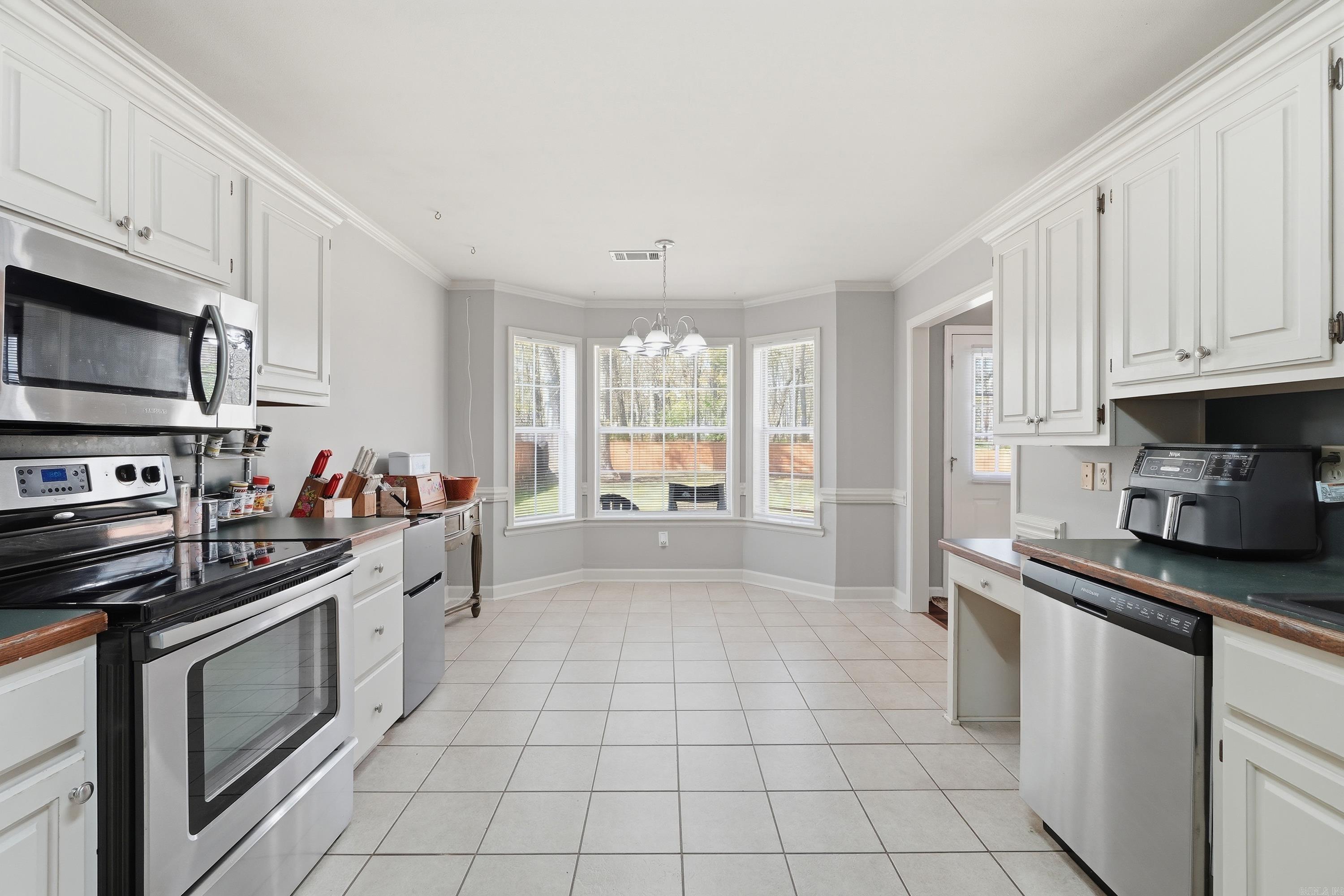 TOWERING OAKS - Residential