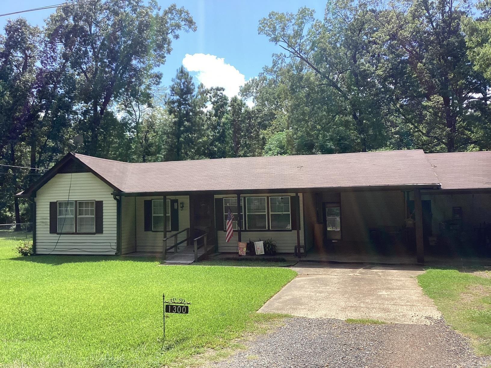 Great location near high school! Great neighborhood! Cute 3 bedroom, 2 bath with 2 car carport and storage. Fenced in back yard, chain link fence. gas hot water heater 1 yr old gas stove 4 yrs old kitchen remodeled 4 yrs central heat and air 9 yrs old bathroom remodeled 2018 hardwood floors throughout